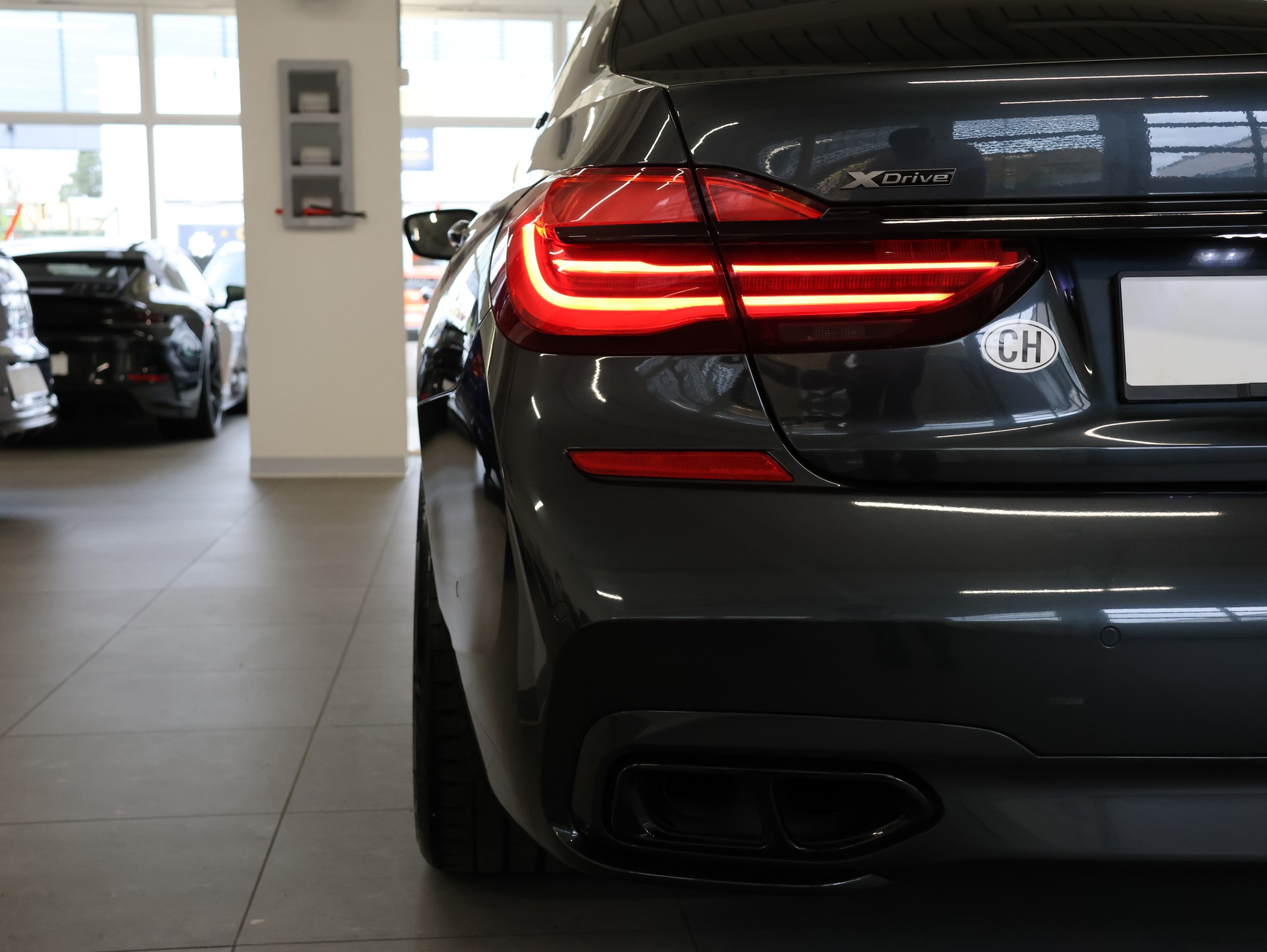 BMW M760Li xDrive Steptronic *M-Performance* *Massagesitze* *Gestiksteuerung Pro*-image-10