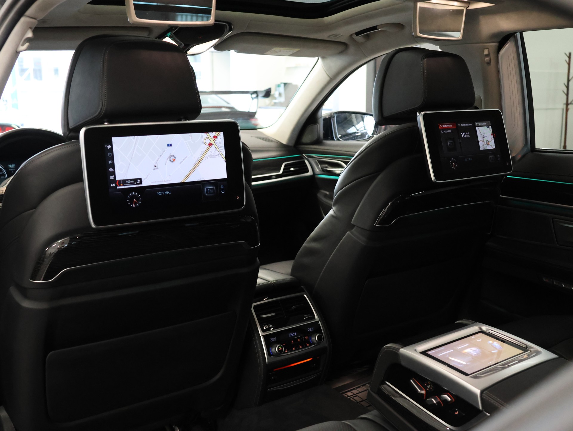 BMW M760Li xDrive Steptronic *M-Performance* *Massagesitze* *Gestiksteuerung Pro*-image-37