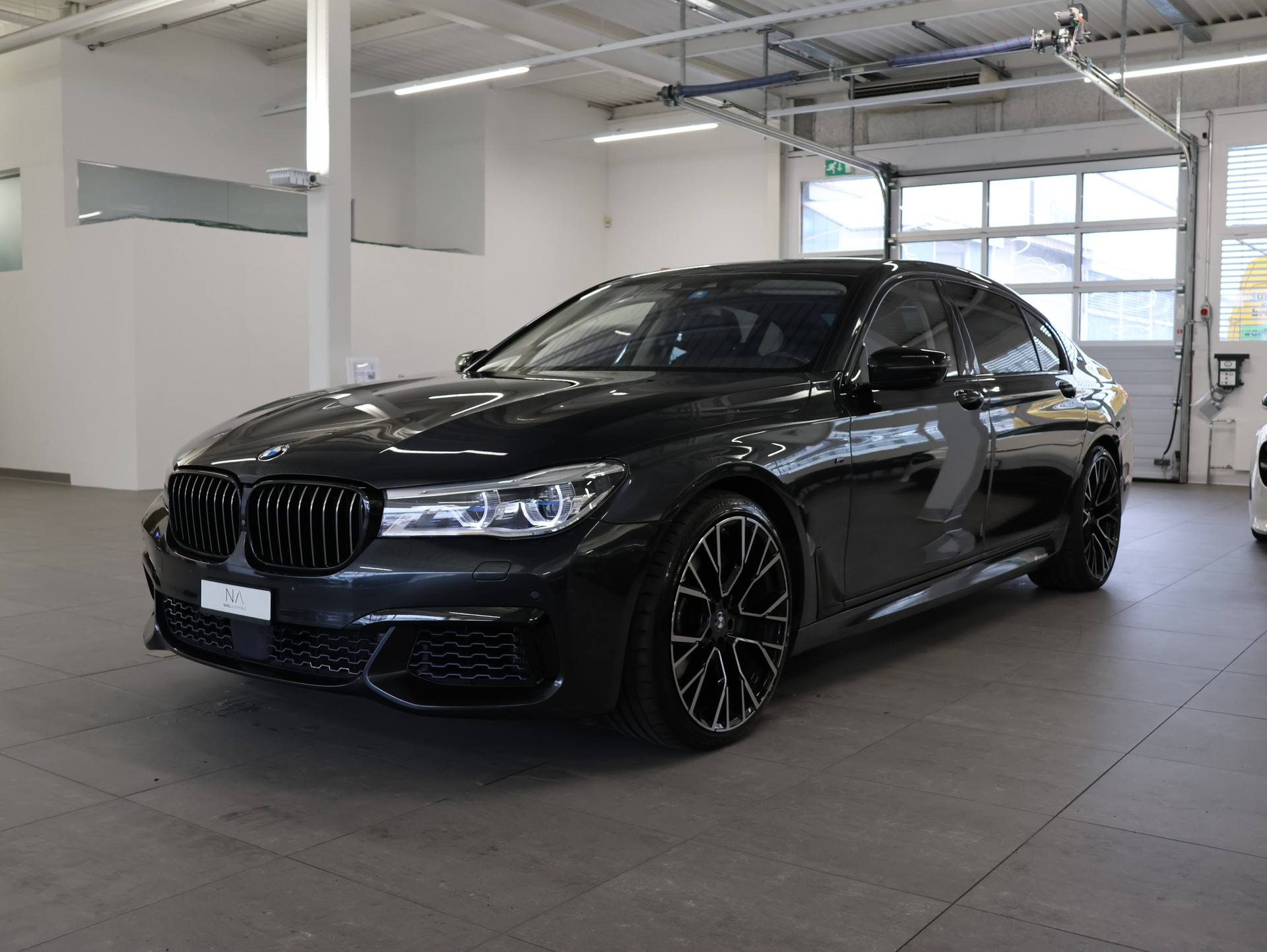 BMW M760Li xDrive Steptronic *M-Performance* *Massagesitze* *Gestiksteuerung Pro*-showroom-element-3