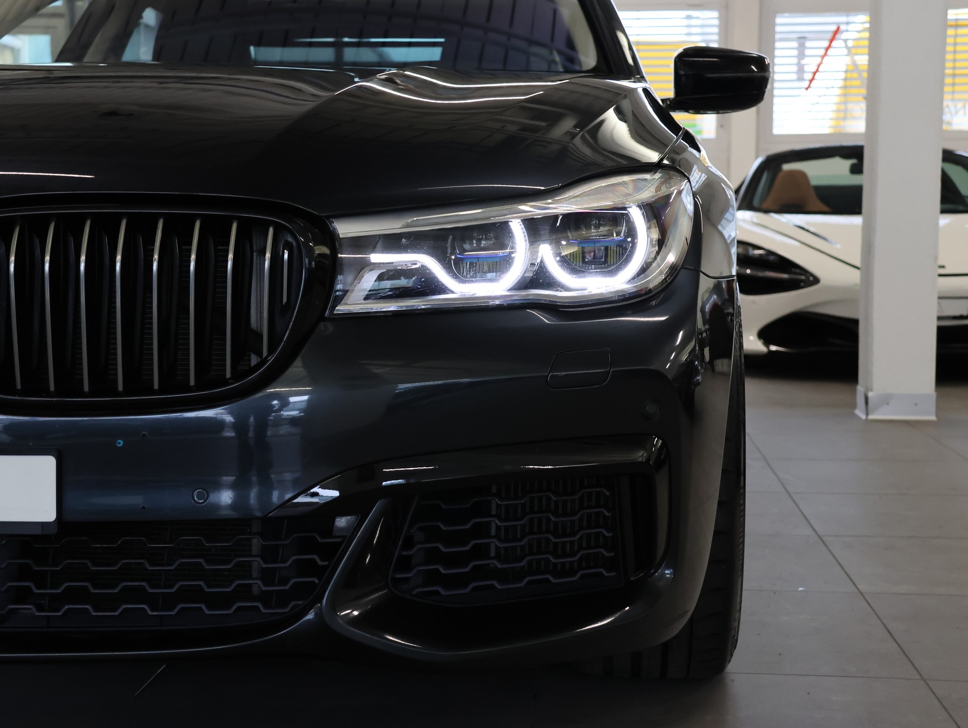 BMW M760Li xDrive Steptronic *M-Performance* *Massagesitze* *Gestiksteuerung Pro*-image-8