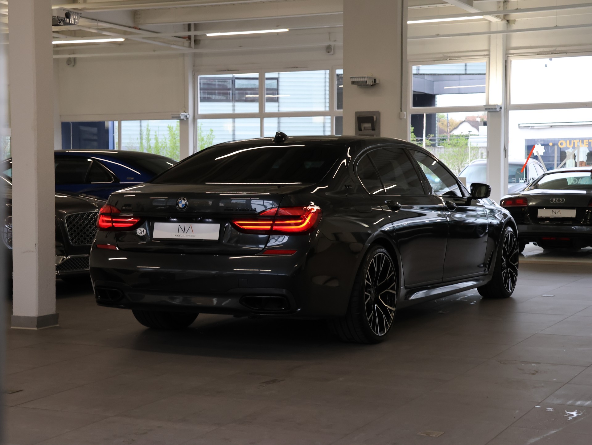 BMW M760Li xDrive Steptronic *M-Performance* *Massagesitze* *Gestiksteuerung Pro*-image-13