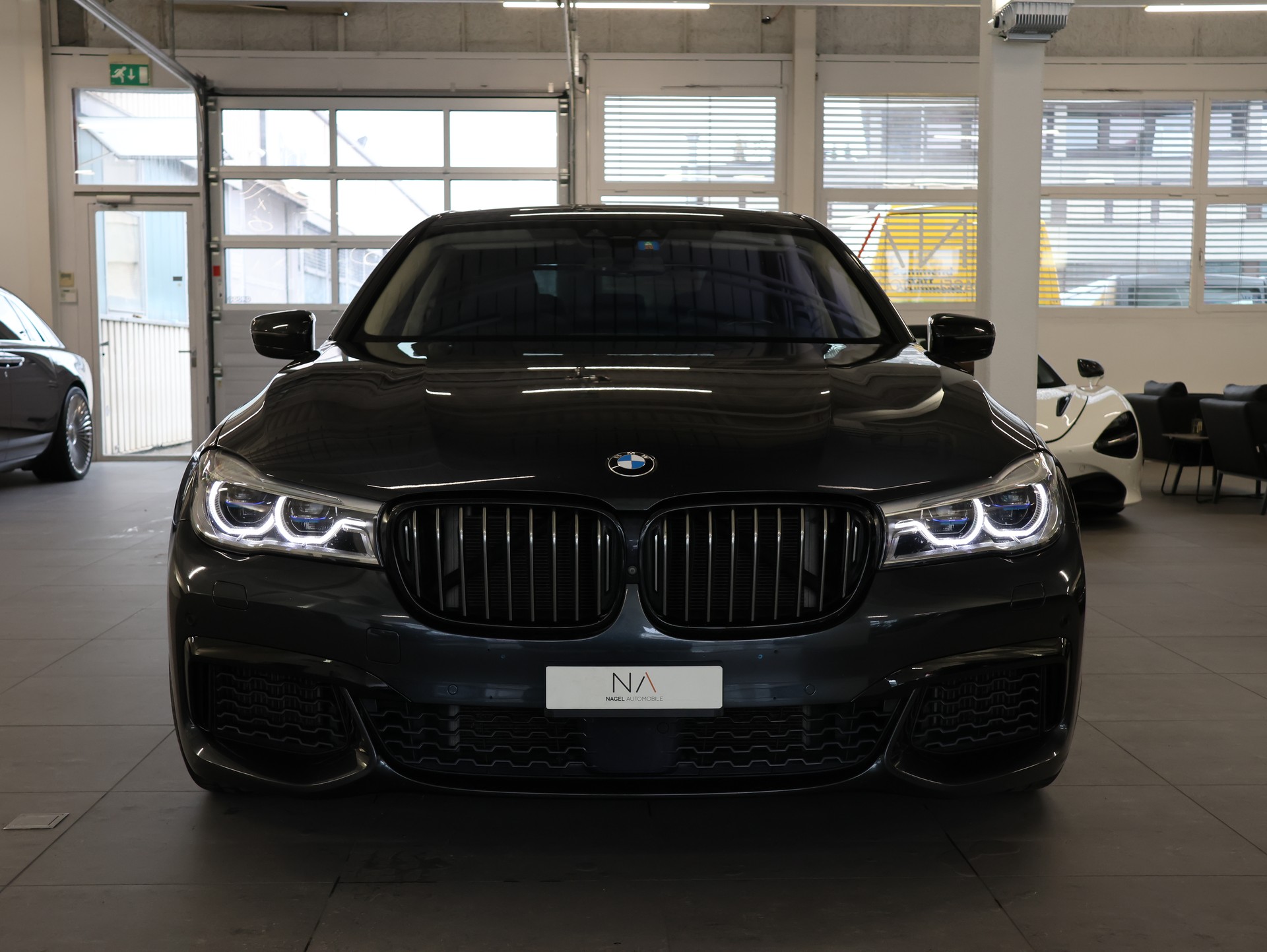 BMW M760Li xDrive Steptronic *M-Performance* *Massagesitze* *Gestiksteuerung Pro*-showroom-element-2