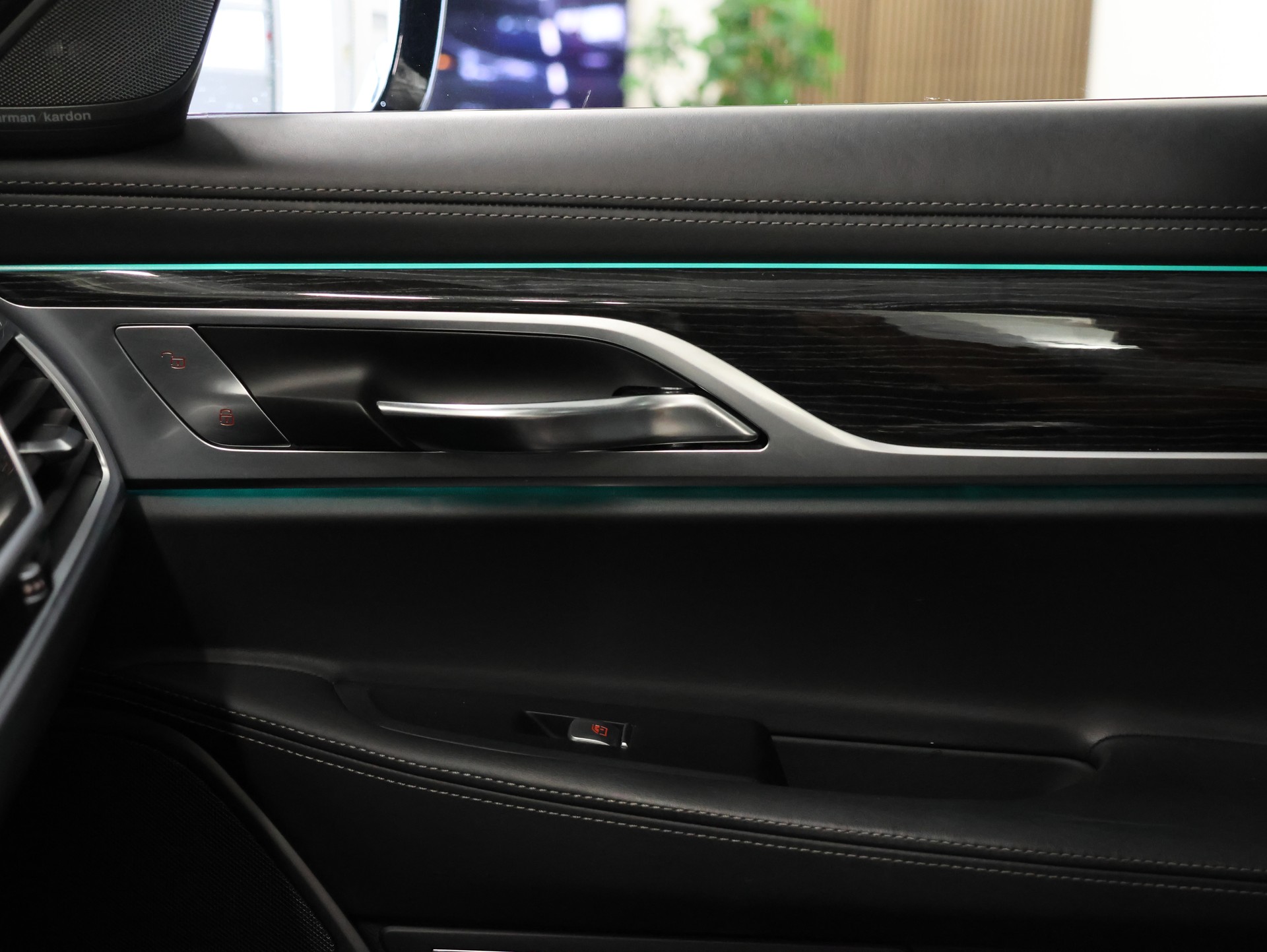 BMW M760Li xDrive Steptronic *M-Performance* *Massagesitze* *Gestiksteuerung Pro*-image-34