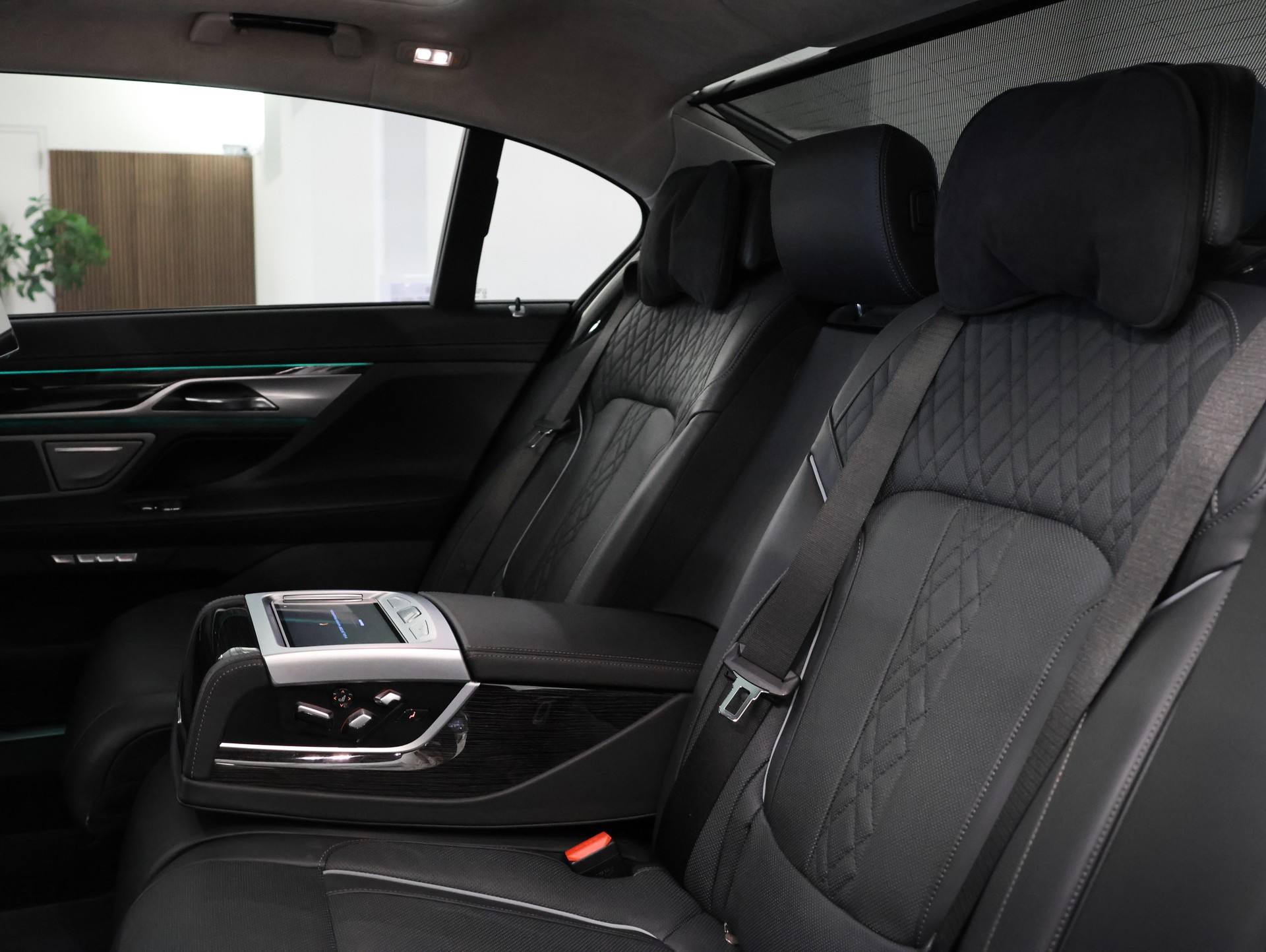 BMW M760Li xDrive Steptronic *M-Performance* *Massagesitze* *Gestiksteuerung Pro*-image-36