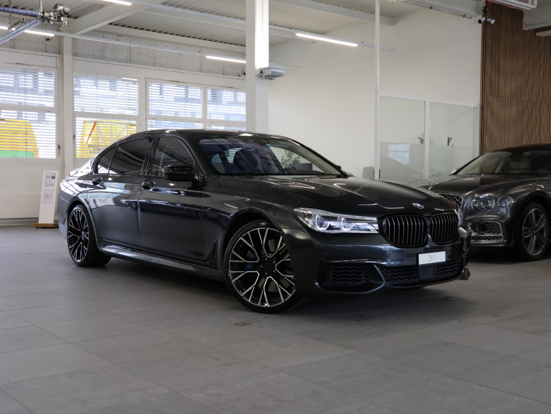 BMW M760Li xDrive Steptronic *M-Performance* *Massagesitze* *Gestiksteuerung Pro*