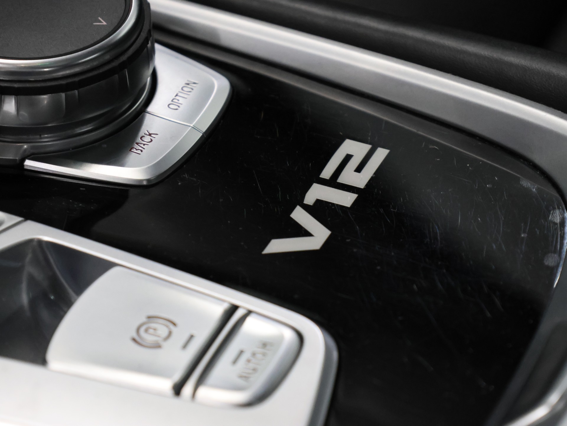 BMW M760Li xDrive Steptronic *M-Performance* *Massagesitze* *Gestiksteuerung Pro*-image-43