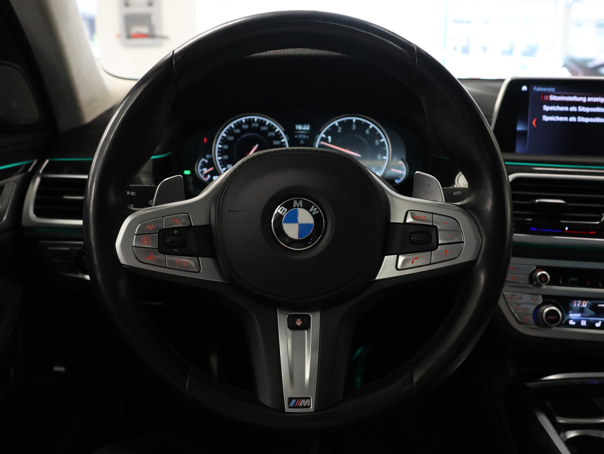 BMW M760Li xDrive Steptronic *M-Performance* *Massagesitze* *Gestiksteuerung Pro*-image-24