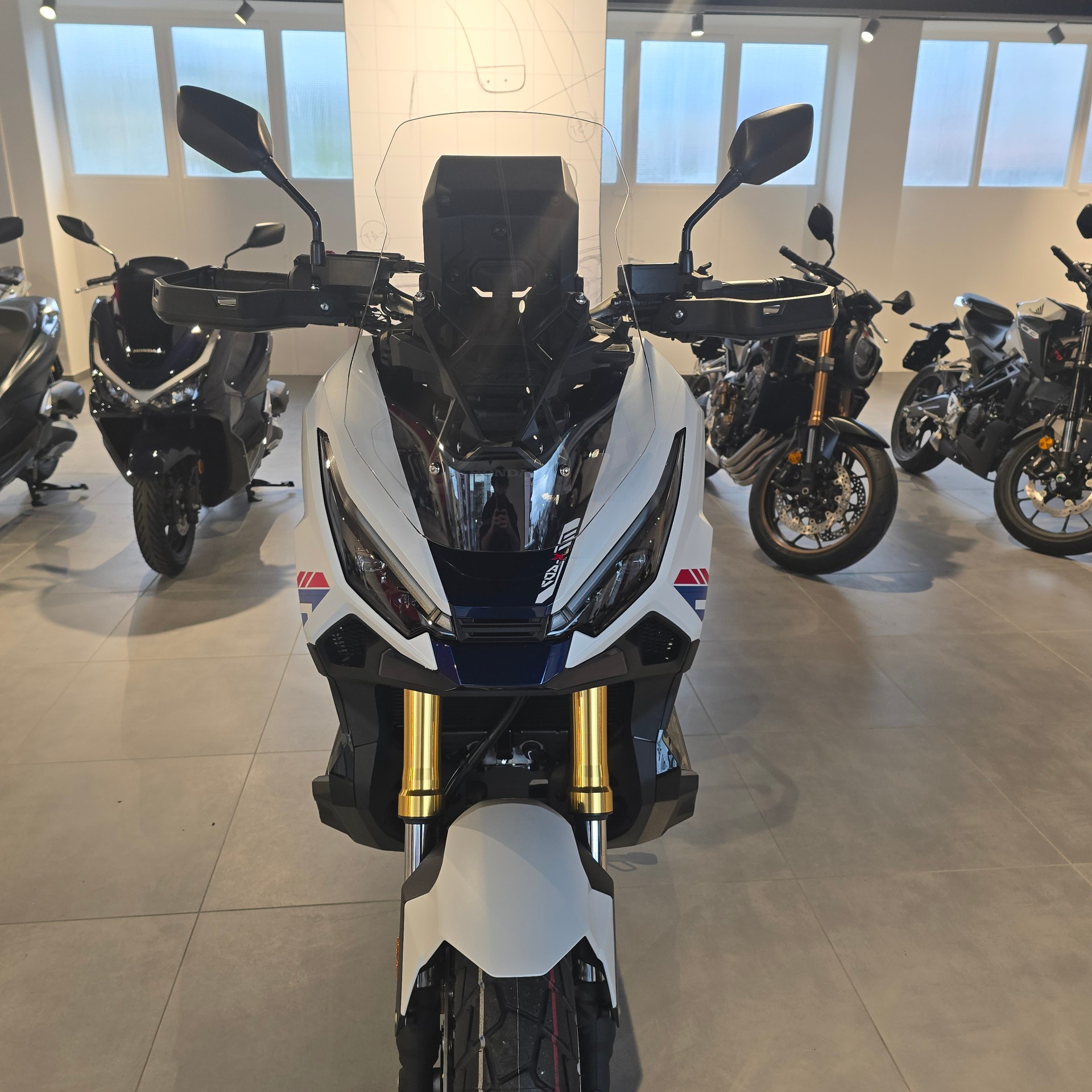 HONDA X-ADV 750-image-9