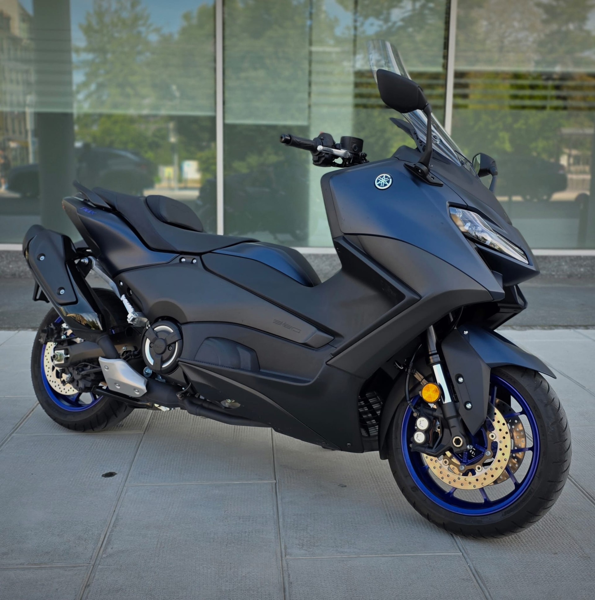 YAMAHA T-MAX XP 560-image-2