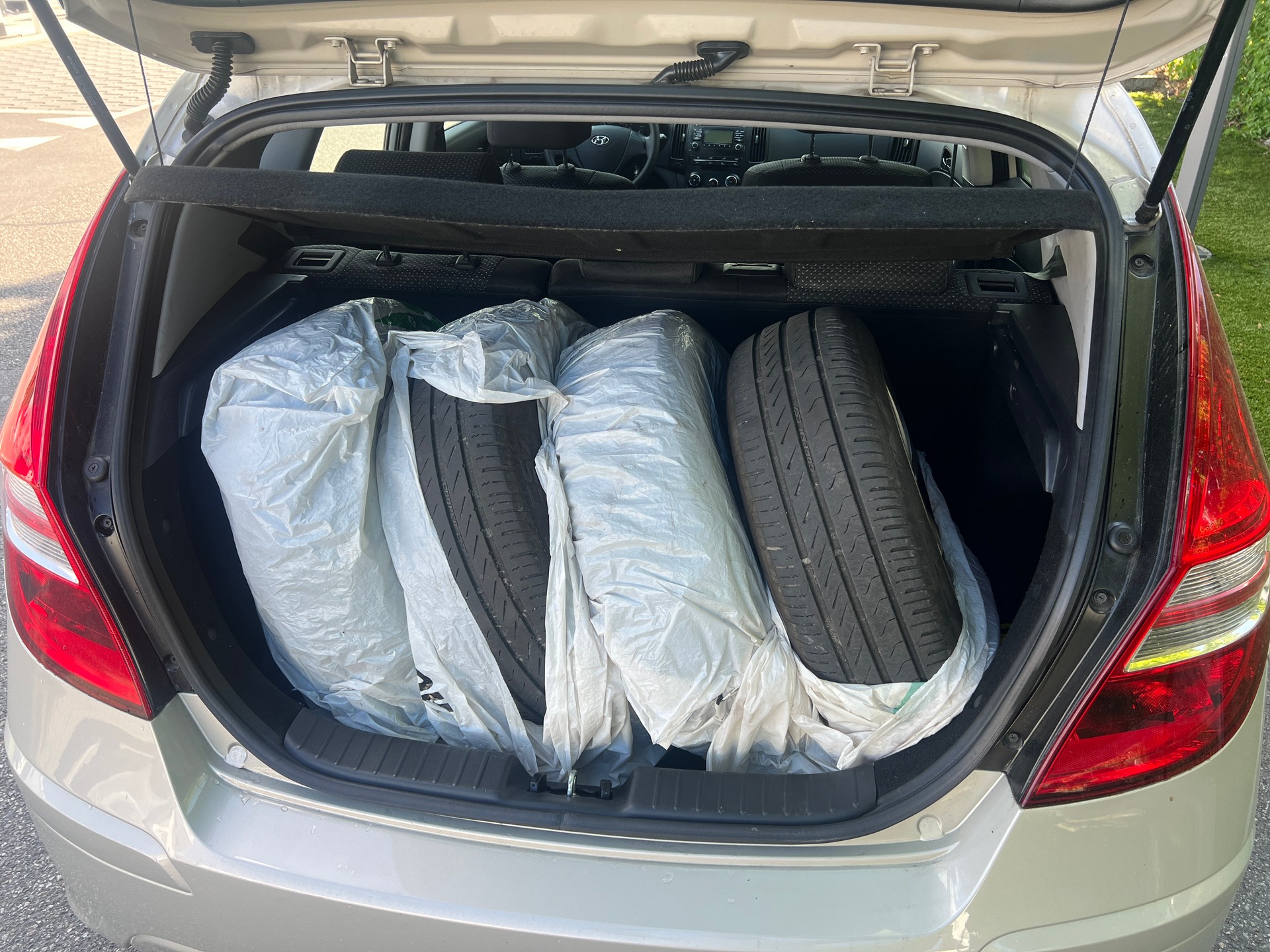 HYUNDAI i30 1.4 Comfort-image-12