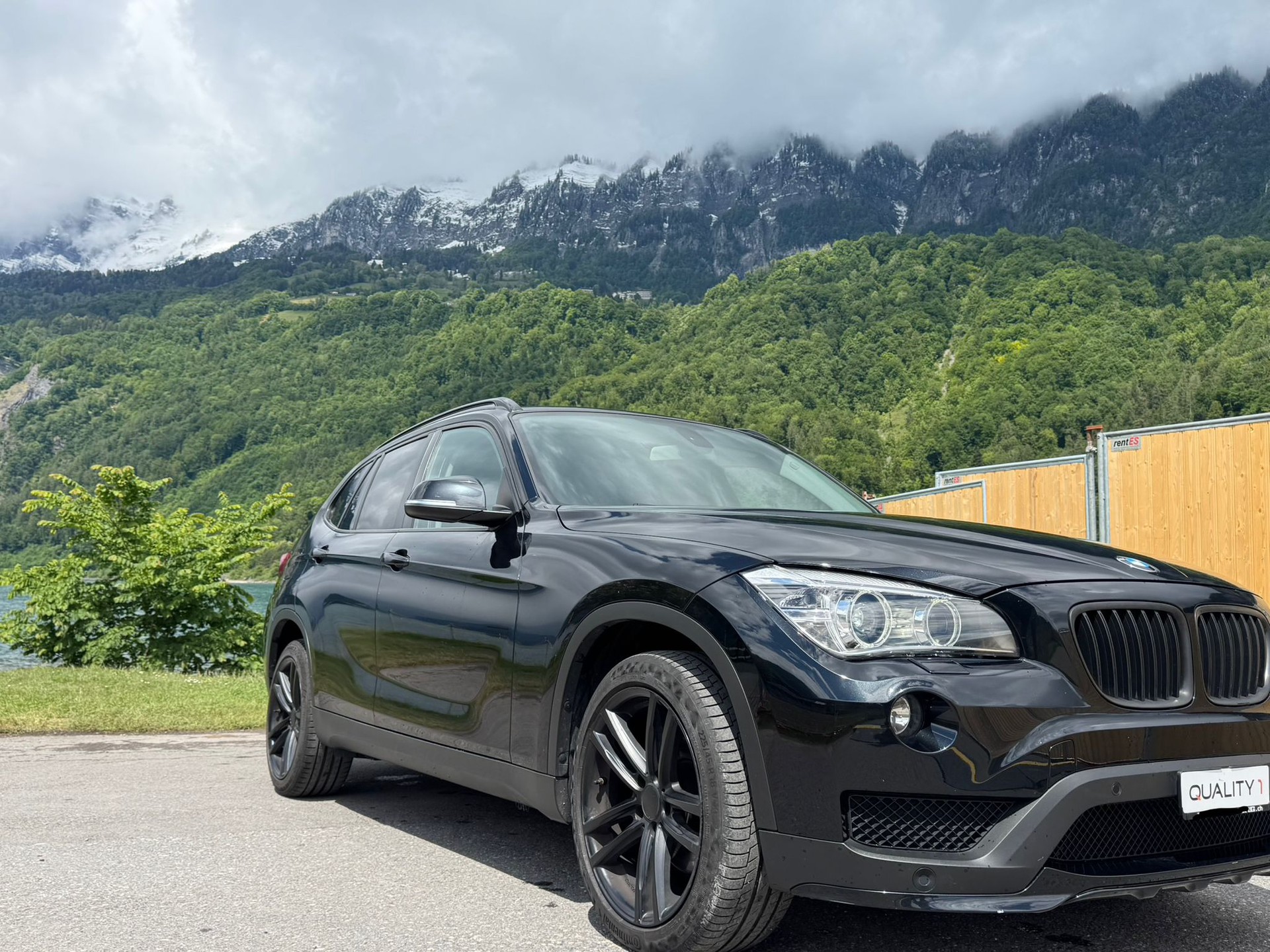 BMW X1 xDrive 18d-showroom-element-2