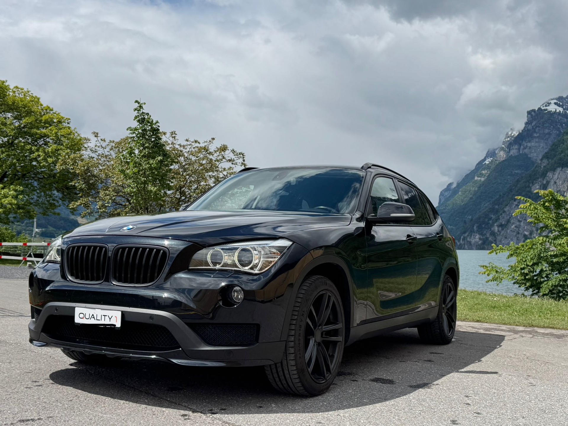 BMW X1 xDrive 18d-showroom-element-3
