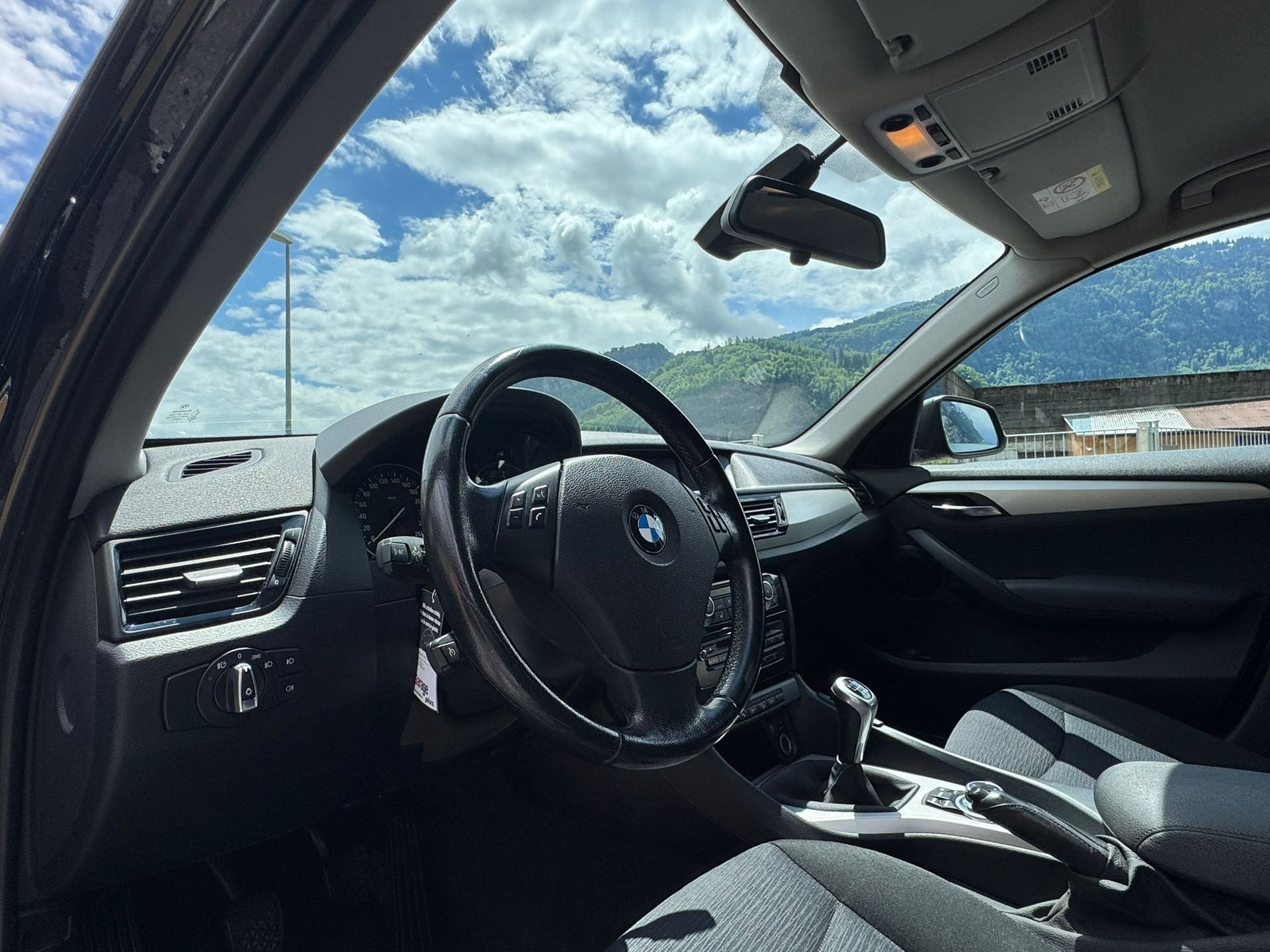 BMW X1 xDrive 18d-image-17
