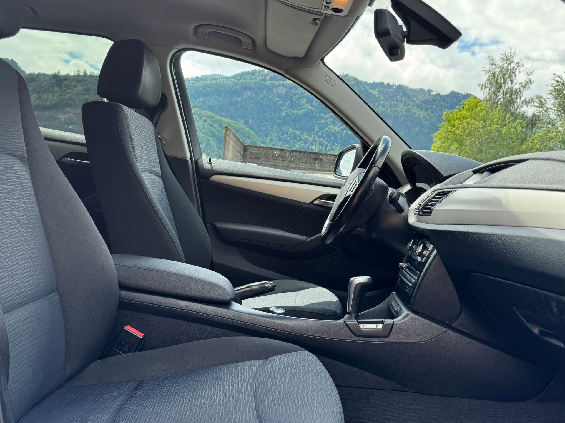 BMW X1 xDrive 18d-image-14