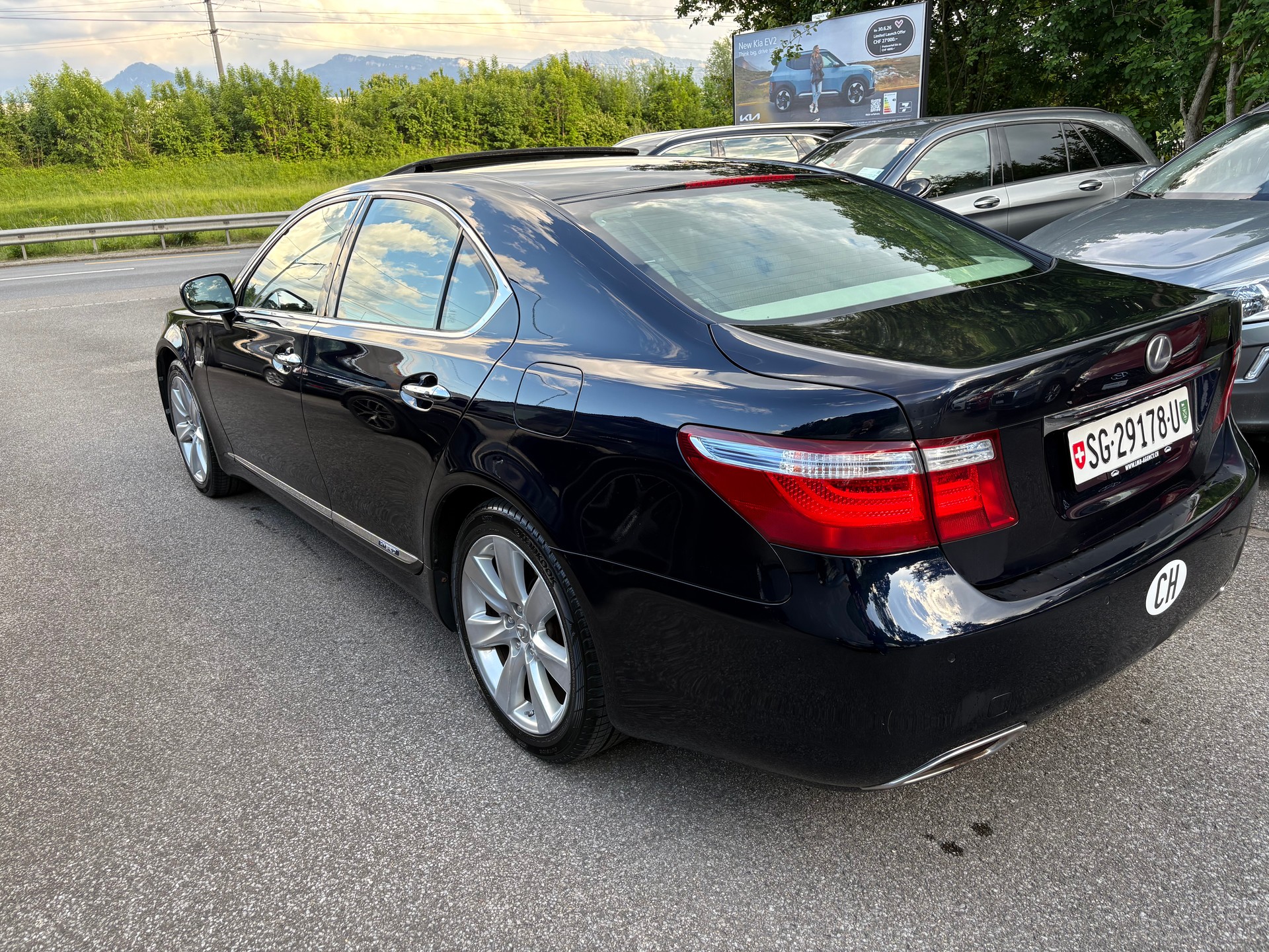 LEXUS LS 600h 5.0 V8 AWD Automatic-image-5