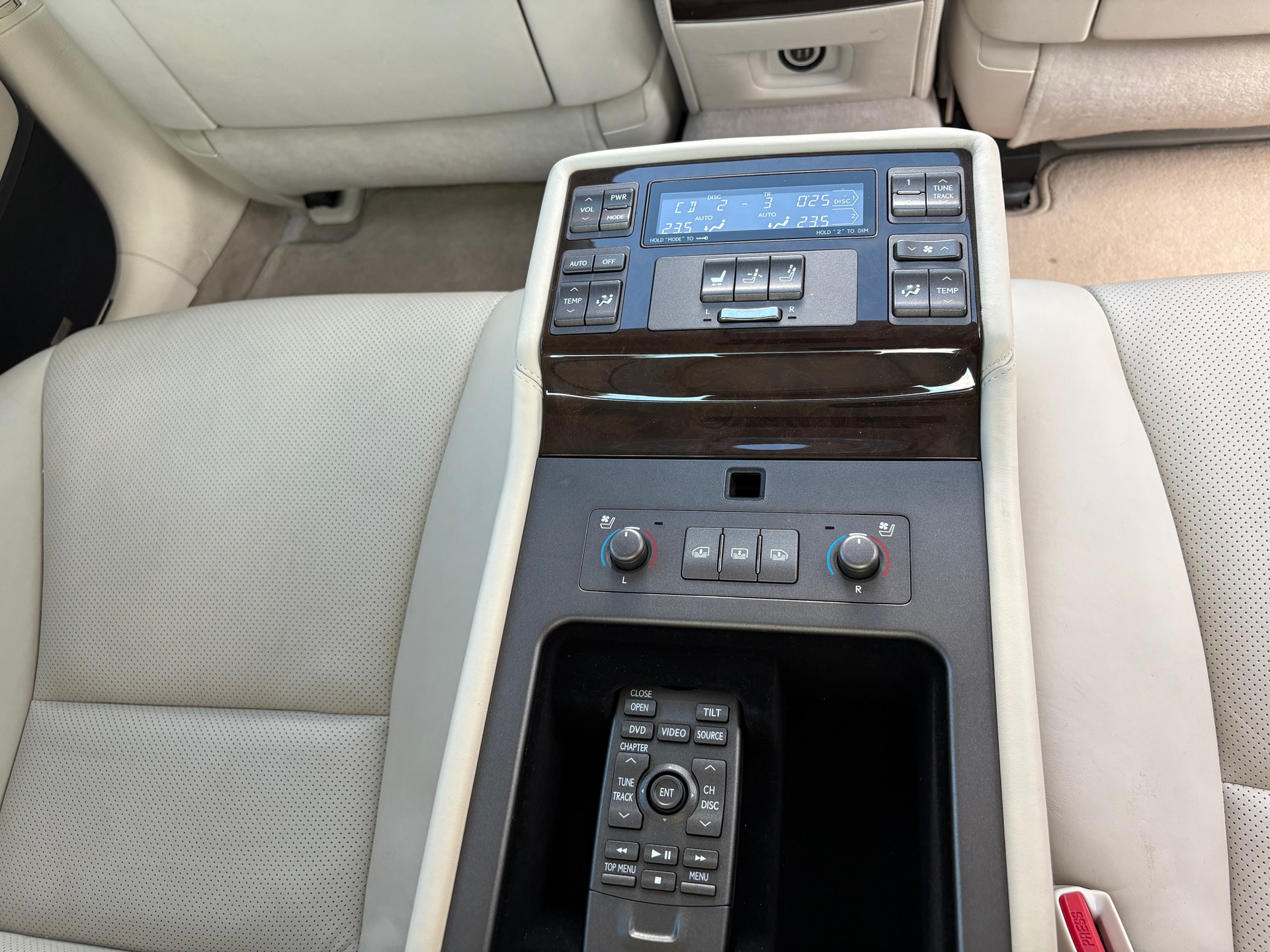 LEXUS LS 600h 5.0 V8 AWD Automatic-image-13