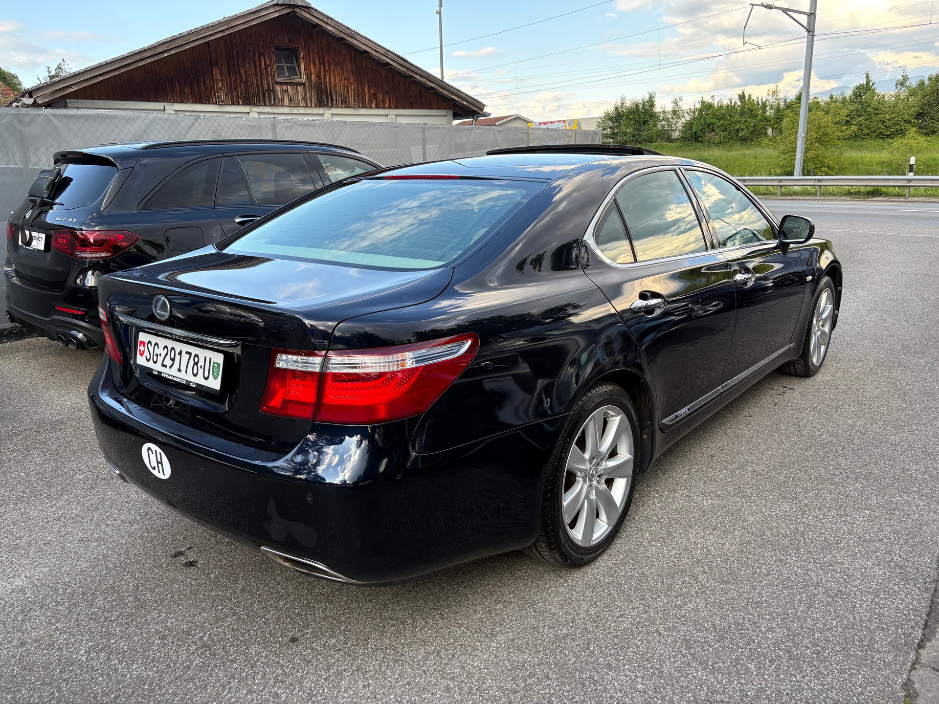 LEXUS LS 600h 5.0 V8 AWD Automatic-image-3