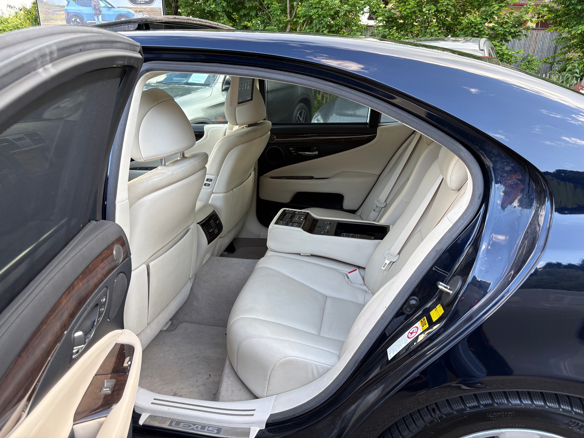 LEXUS LS 600h 5.0 V8 AWD Automatic-image-11