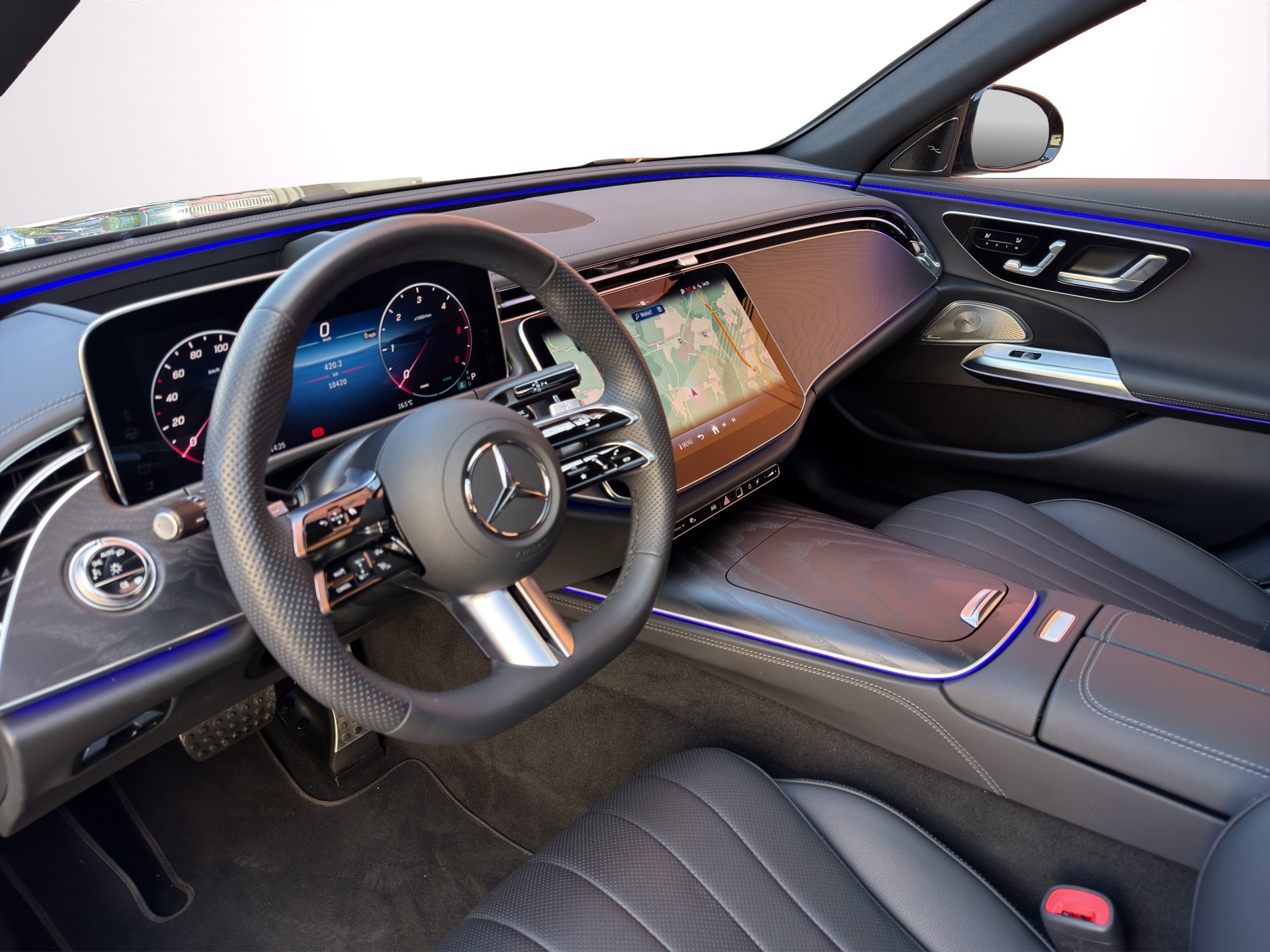 MERCEDES-BENZ E 220 d 4Matic AMG Line 9G-Tronic-image-10