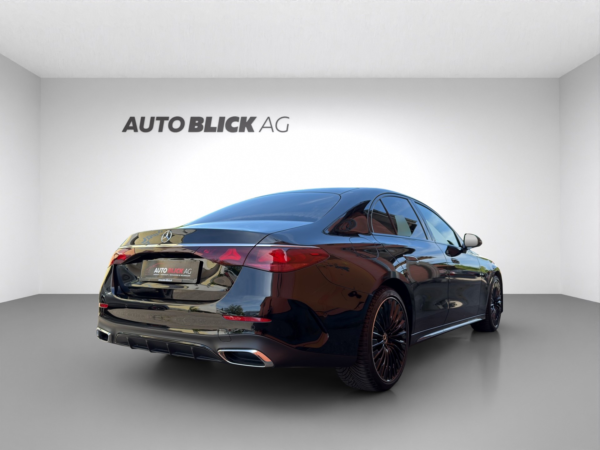 MERCEDES-BENZ E 220 d 4Matic AMG Line 9G-Tronic-image-5