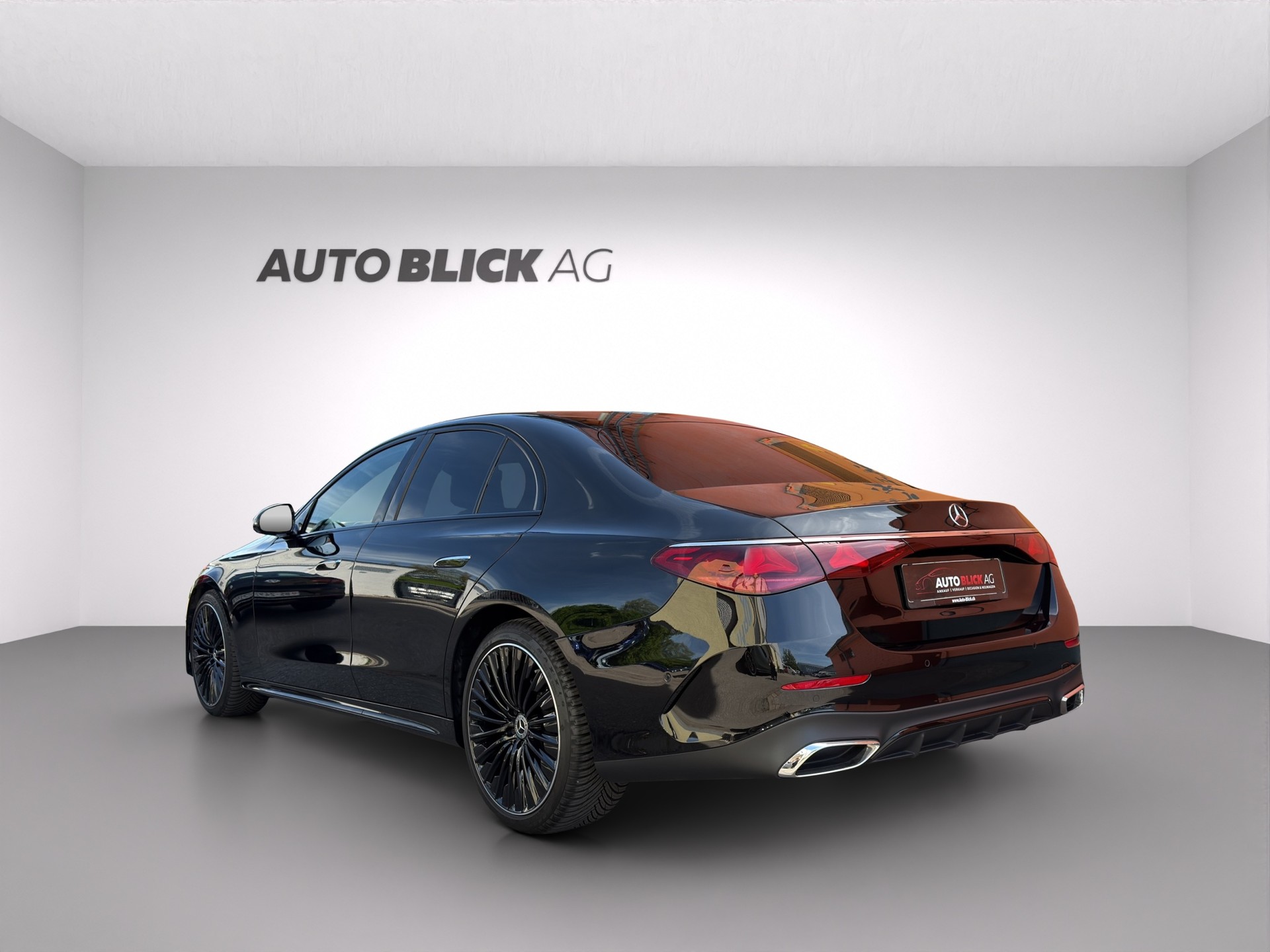 MERCEDES-BENZ E 220 d 4Matic AMG Line 9G-Tronic-image-6