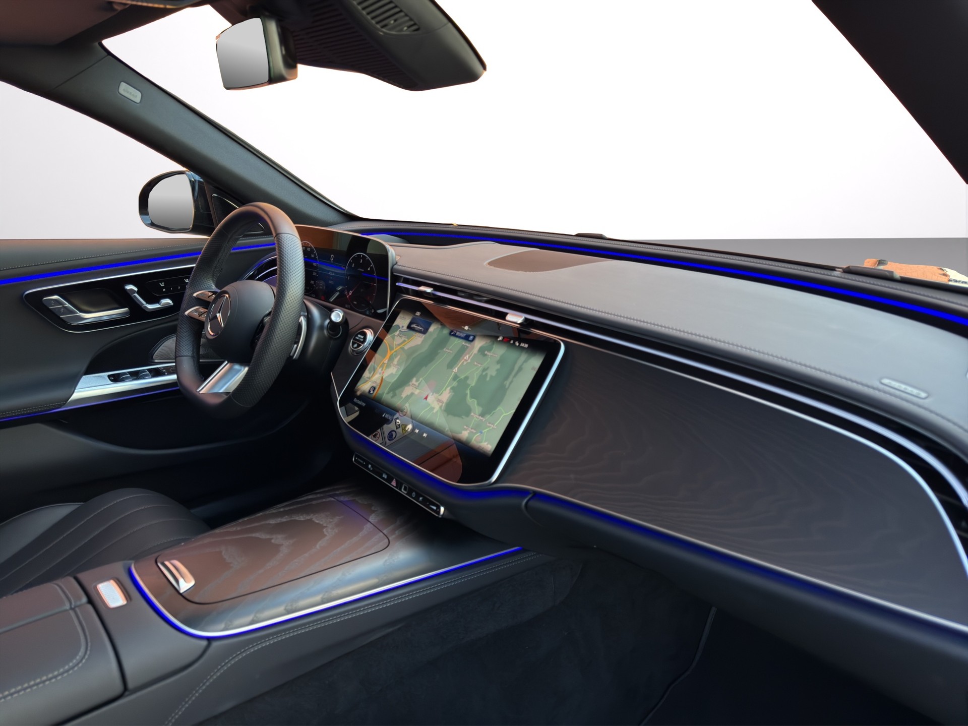 MERCEDES-BENZ E 220 d 4Matic AMG Line 9G-Tronic-image-13