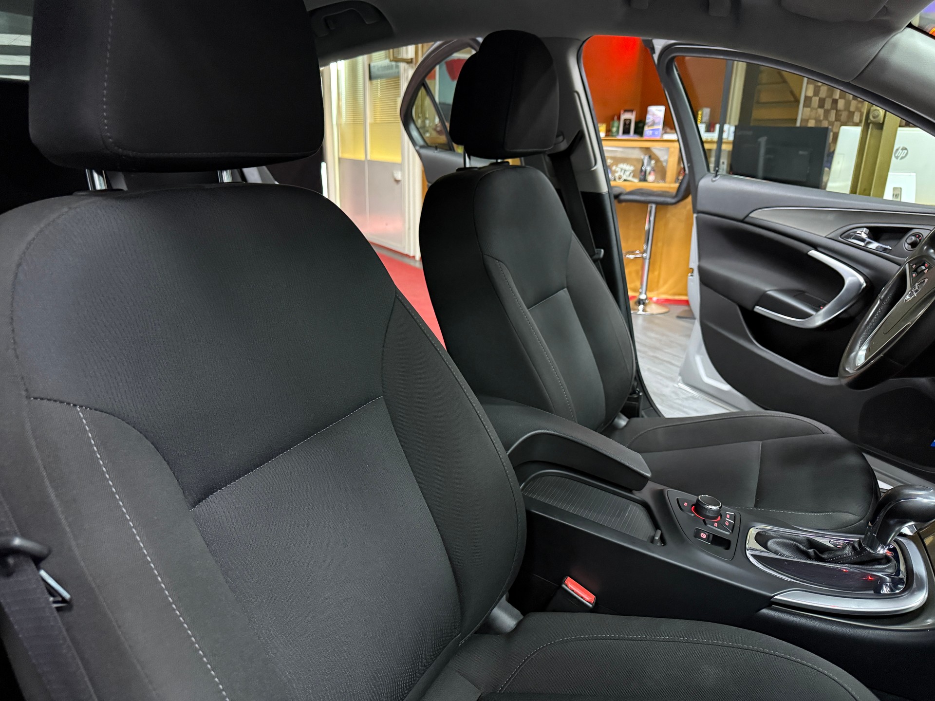 OPEL Insignia 2.0 Turbo Edition 4WD Automatic-image-10
