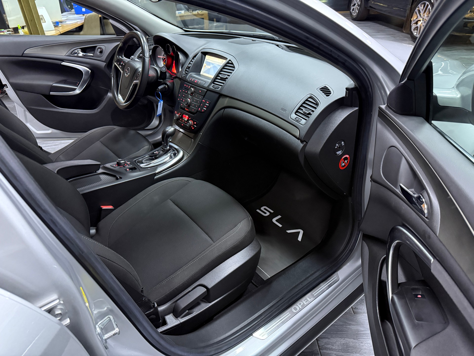 OPEL Insignia 2.0 Turbo Edition 4WD Automatic-image-7