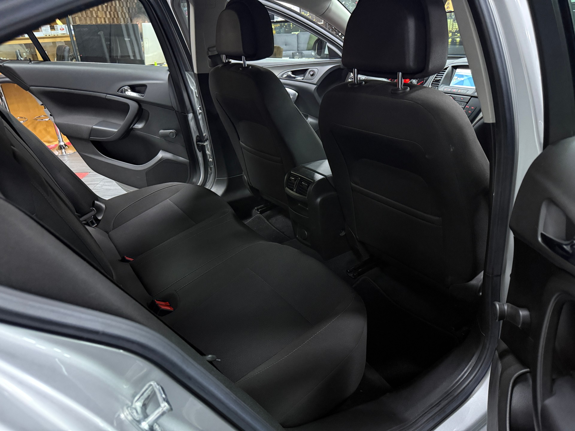 OPEL Insignia 2.0 Turbo Edition 4WD Automatic-image-12