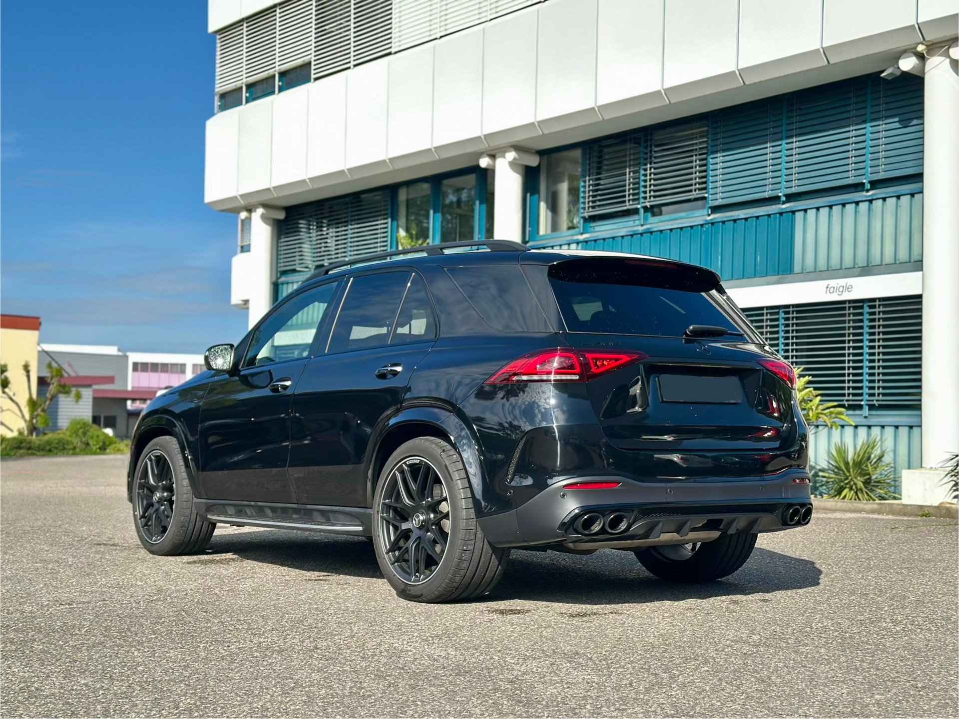 MERCEDES-BENZ GLE 53 AMG 4Matic+ 9G-Speedshift-showroom-element-3