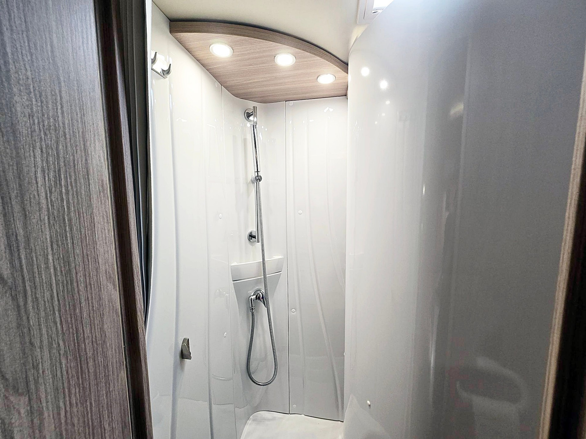 BÜRSTNER TRAVEL VAN T 620 G RIVA LOFT 2,3 DIESEL 9G-AUTOMAT FIAT DUCATO MJ 140-image-11