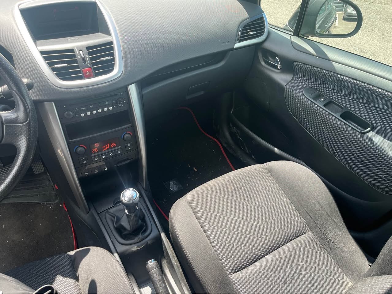PEUGEOT 207 1.6 16V Turbo Sport-image-8