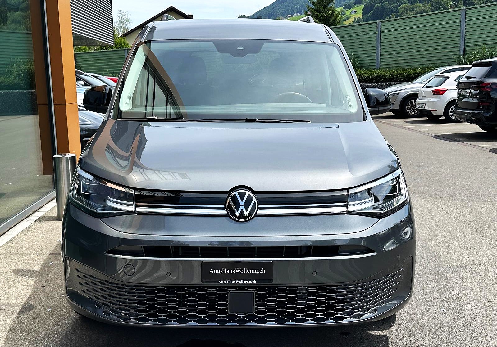 VW Caddy Maxi 1.5 TSI Style DSG mit AHK + 7 Plätze-showroom-element-1