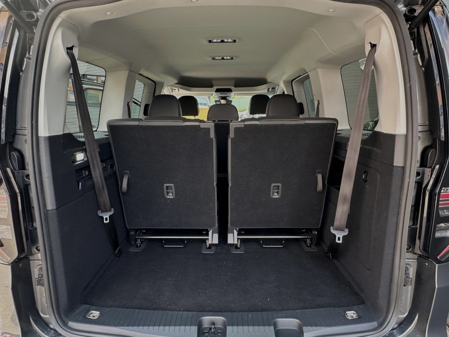 VW Caddy Maxi 1.5 TSI Style DSG mit AHK + 7 Plätze-image-17