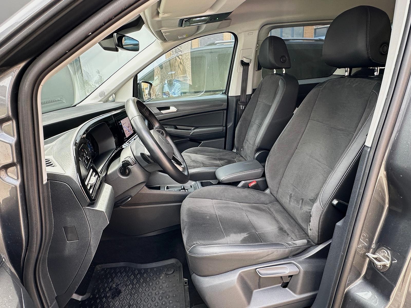 VW Caddy Maxi 1.5 TSI Style DSG mit AHK + 7 Plätze-image-5