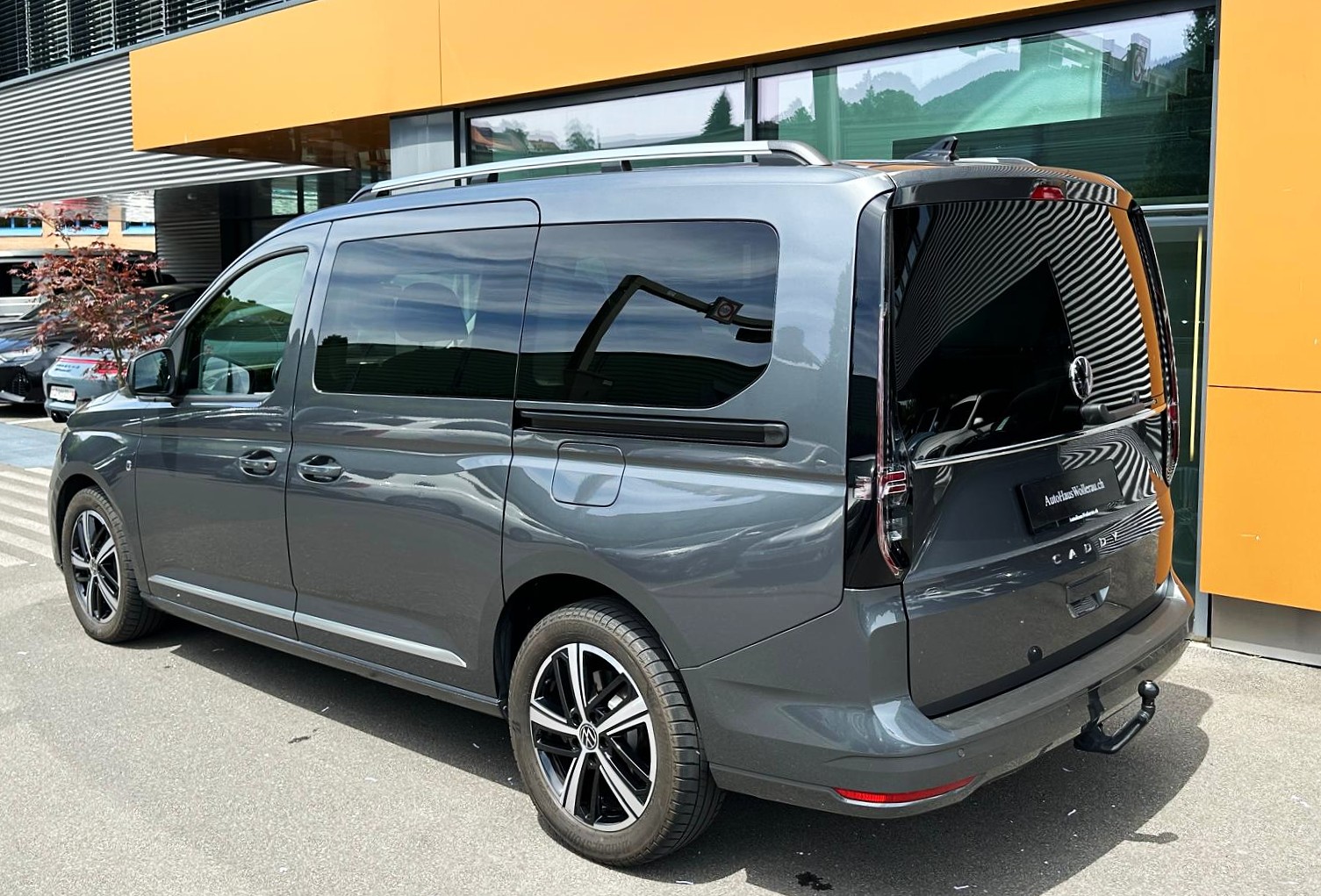 VW Caddy Maxi 1.5 TSI Style DSG mit AHK + 7 Plätze-showroom-element-3