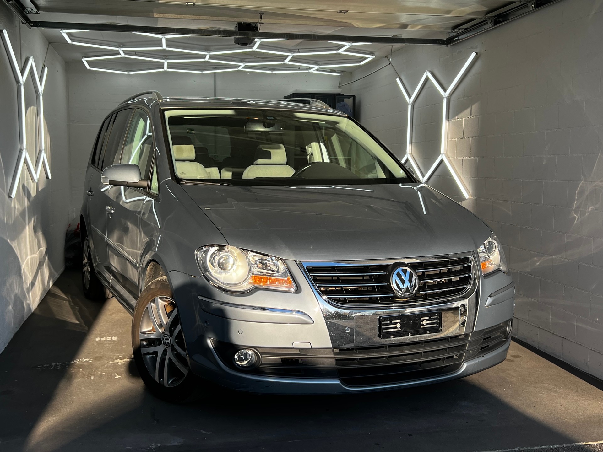 HYUNDAI VW Touran 1.4 7-Sitzer-image-1