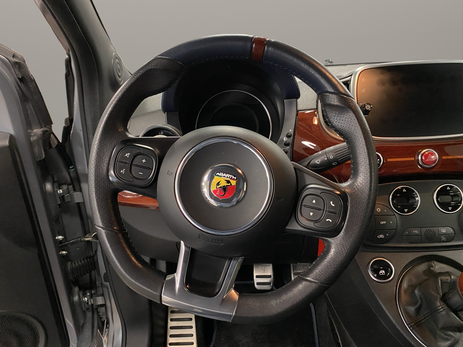 FIAT 695 Abarth 1.4 T-Jet 180 Rival-image-12