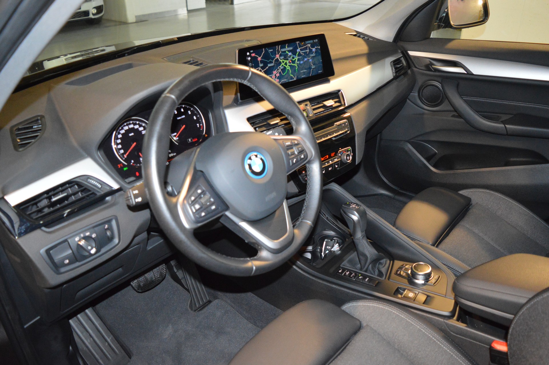 BMW X1 xDrive 25e Travel Edition Steptronic-image-15