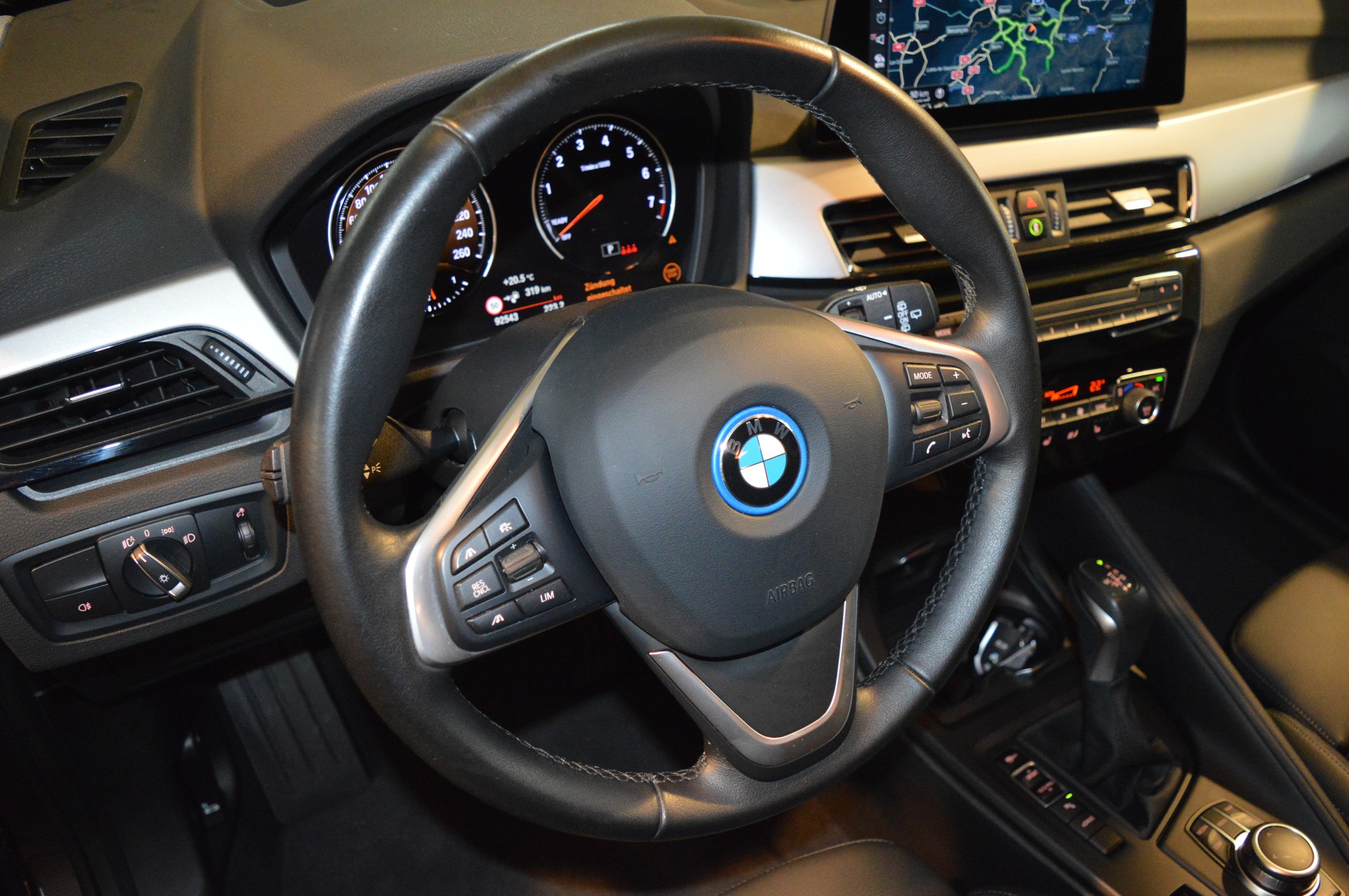 BMW X1 xDrive 25e Travel Edition Steptronic-image-16
