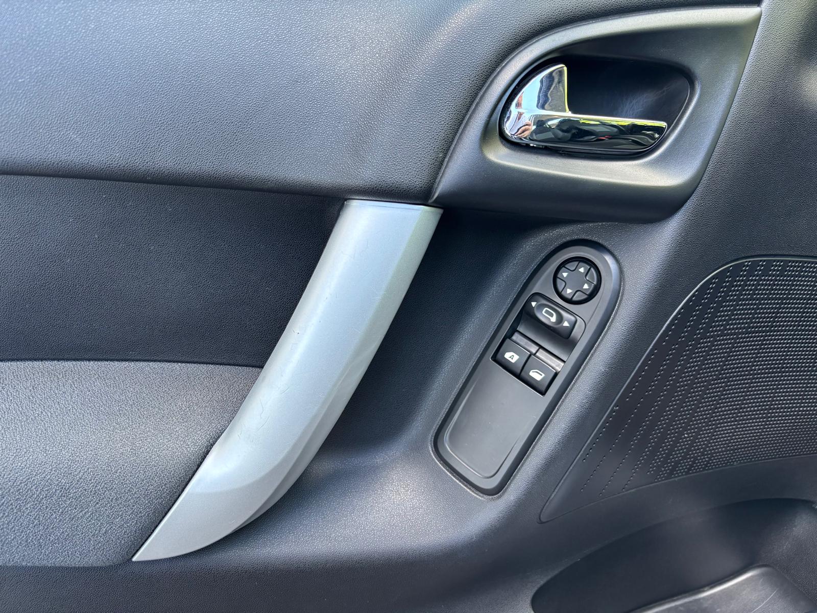 CITROEN C3 1.4i 16V Exclusive EGS5-image-12