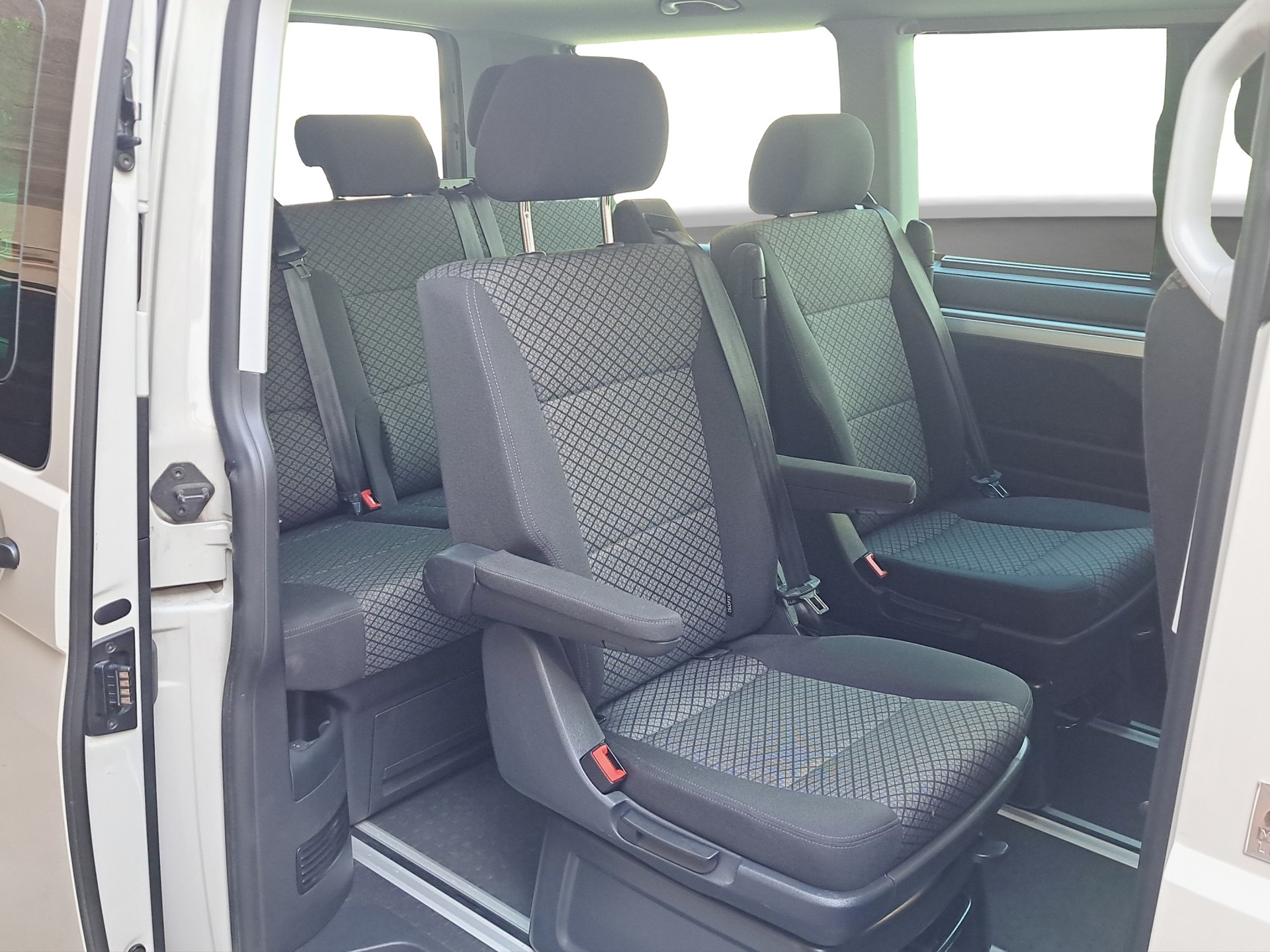 VW T6.1 Multivan 2.0 TDI Trendline DSG-image-7