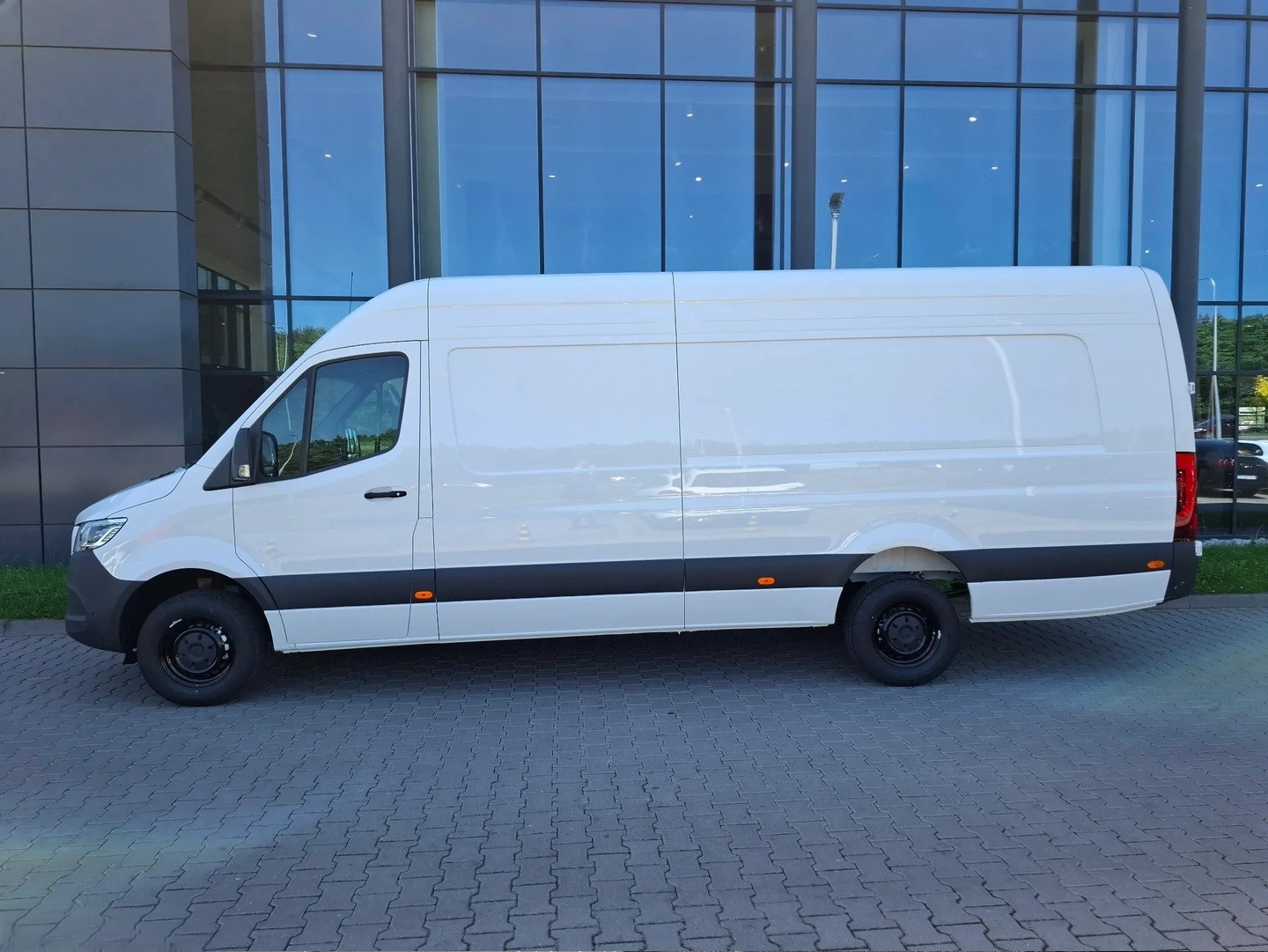 MERCEDES-BENZ Sprinter 317 CDI Lang 9G-TRONIC-showroom-element-1