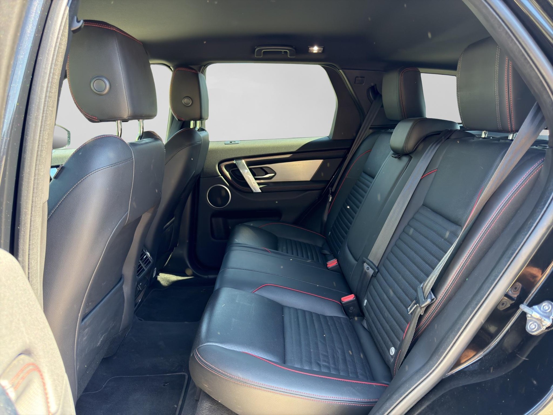 LAND ROVER Discovery Sport 1.5 T 300e R-Dynamic S-image-7