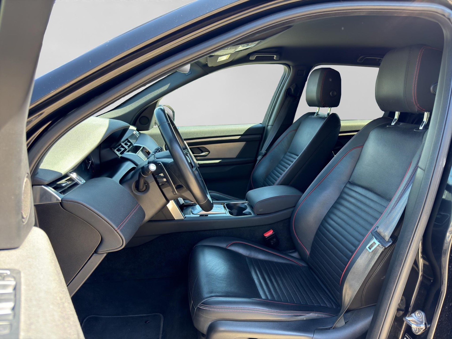 LAND ROVER Discovery Sport 1.5 T 300e R-Dynamic S-showroom-element-2