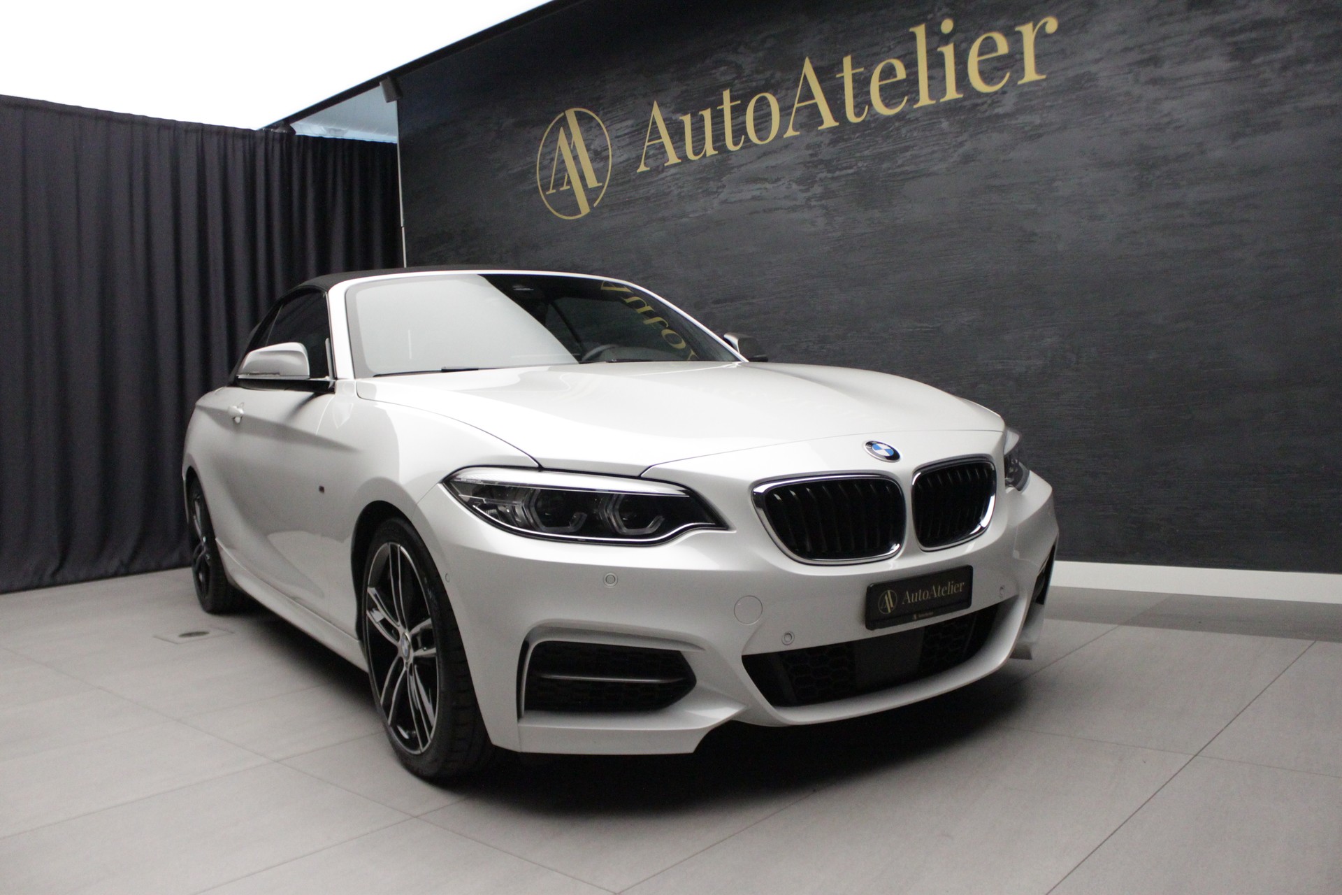 BMW M240i xDrive Steptronic-showroom-element-1