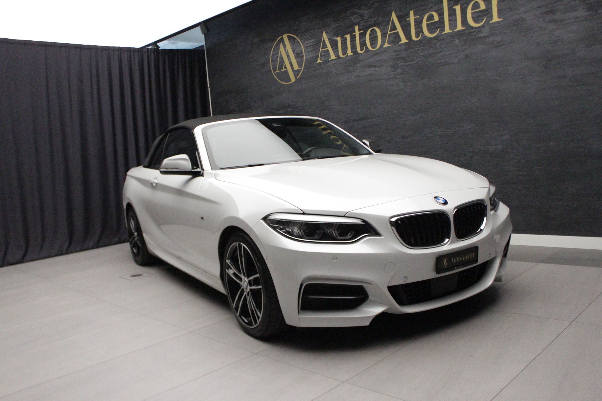 BMW M240i xDrive Steptronic-showroom-element-2