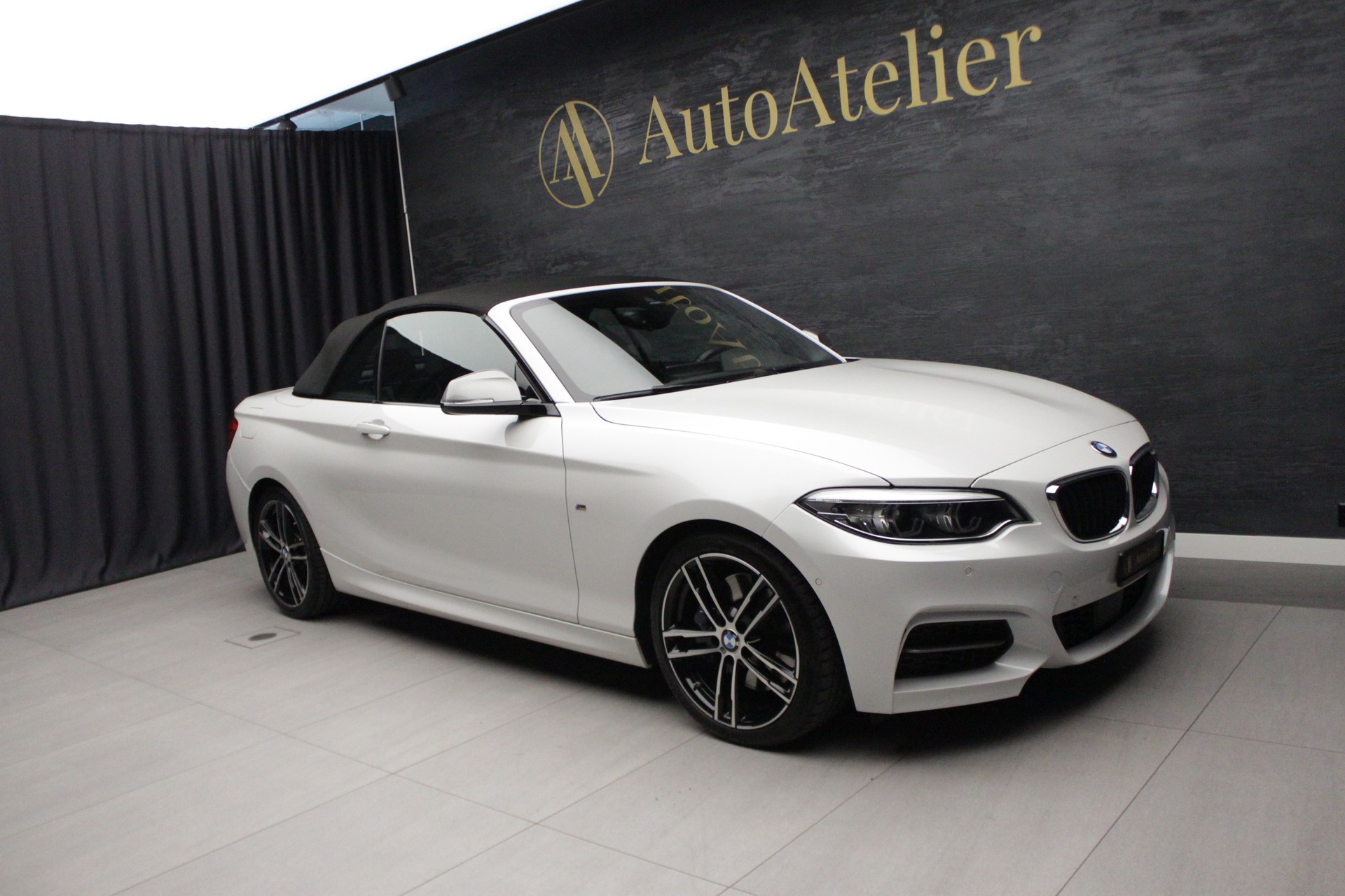 BMW M240i xDrive Steptronic-showroom-element-3