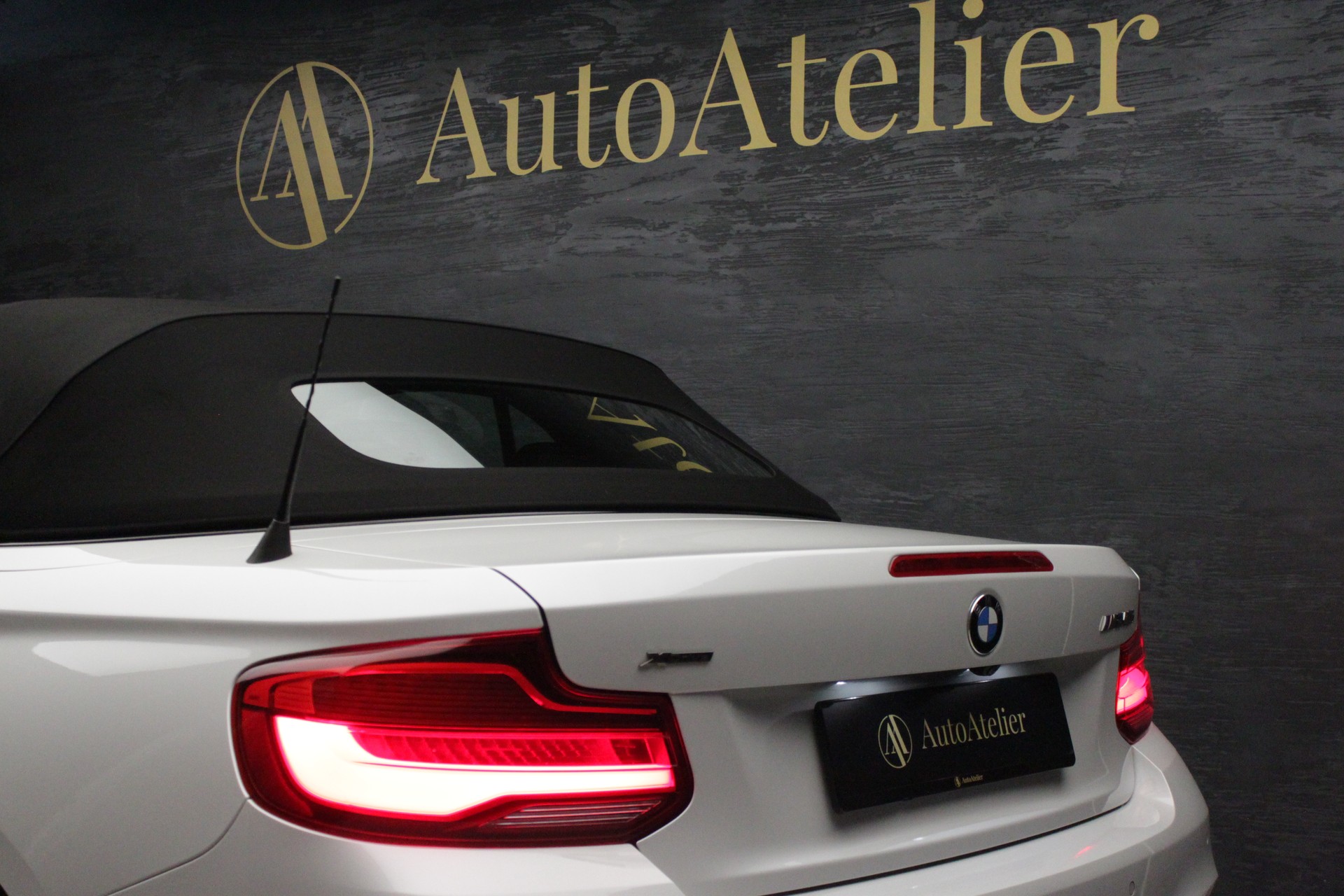 BMW M240i xDrive Steptronic-image-12