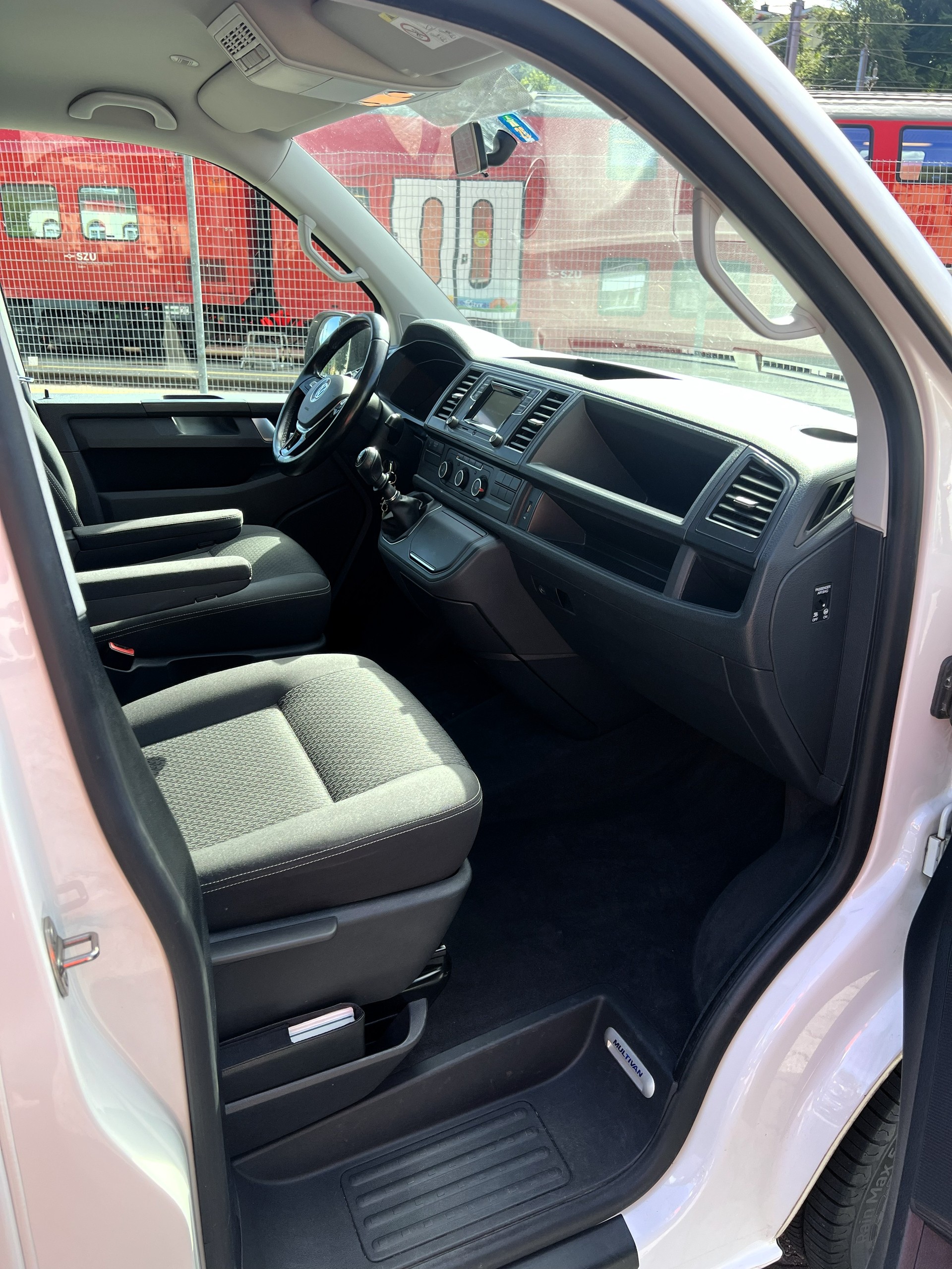 VW T6 Multivan 2.0 TDI Trendline-image-12